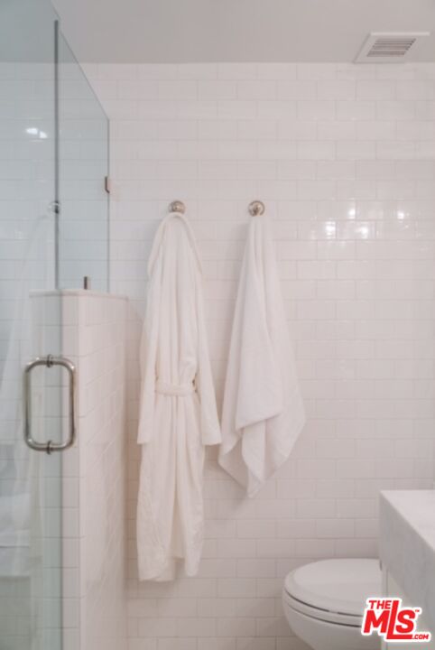 West Hollywood, California, 90069, United States, 1 Bedroom Bedrooms, ,1 BathroomBathrooms,Residential,For Sale,1891837