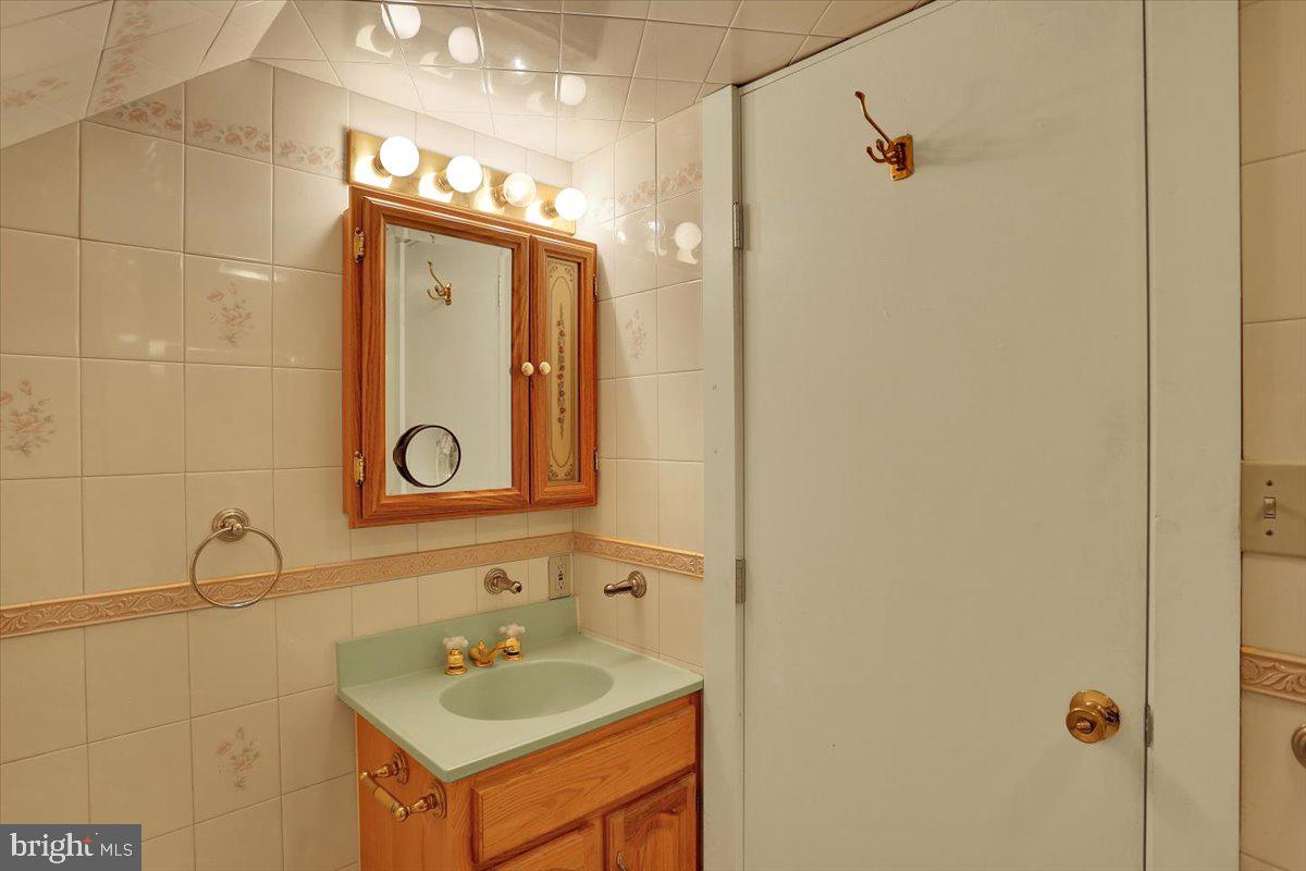 Manheim, Pennsylvania, 17545, United States, 6 Bedrooms Bedrooms, ,8 BathroomsBathrooms,Residential,For Sale,1896454