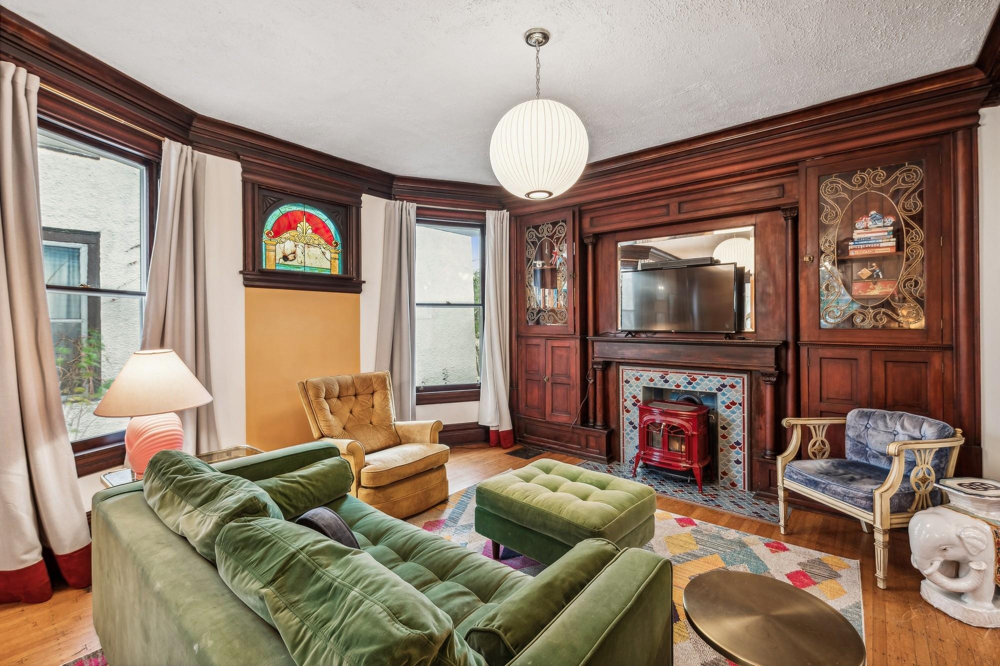 Minneapolis, Minnesota, 55408, United States, 4 Bedrooms Bedrooms, ,2 BathroomsBathrooms,Residential,For Sale,1898421