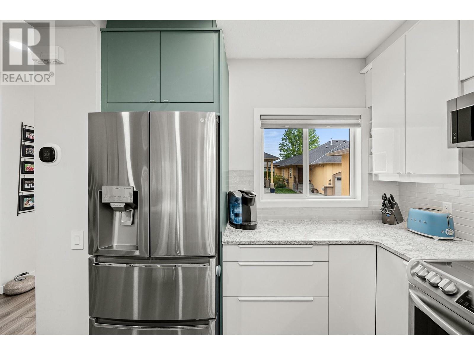 KELOWNA, British Columbia, V1V 2W3, CA, 4 Bedrooms Bedrooms, ,3 BathroomsBathrooms,Residential,For Sale,1838850