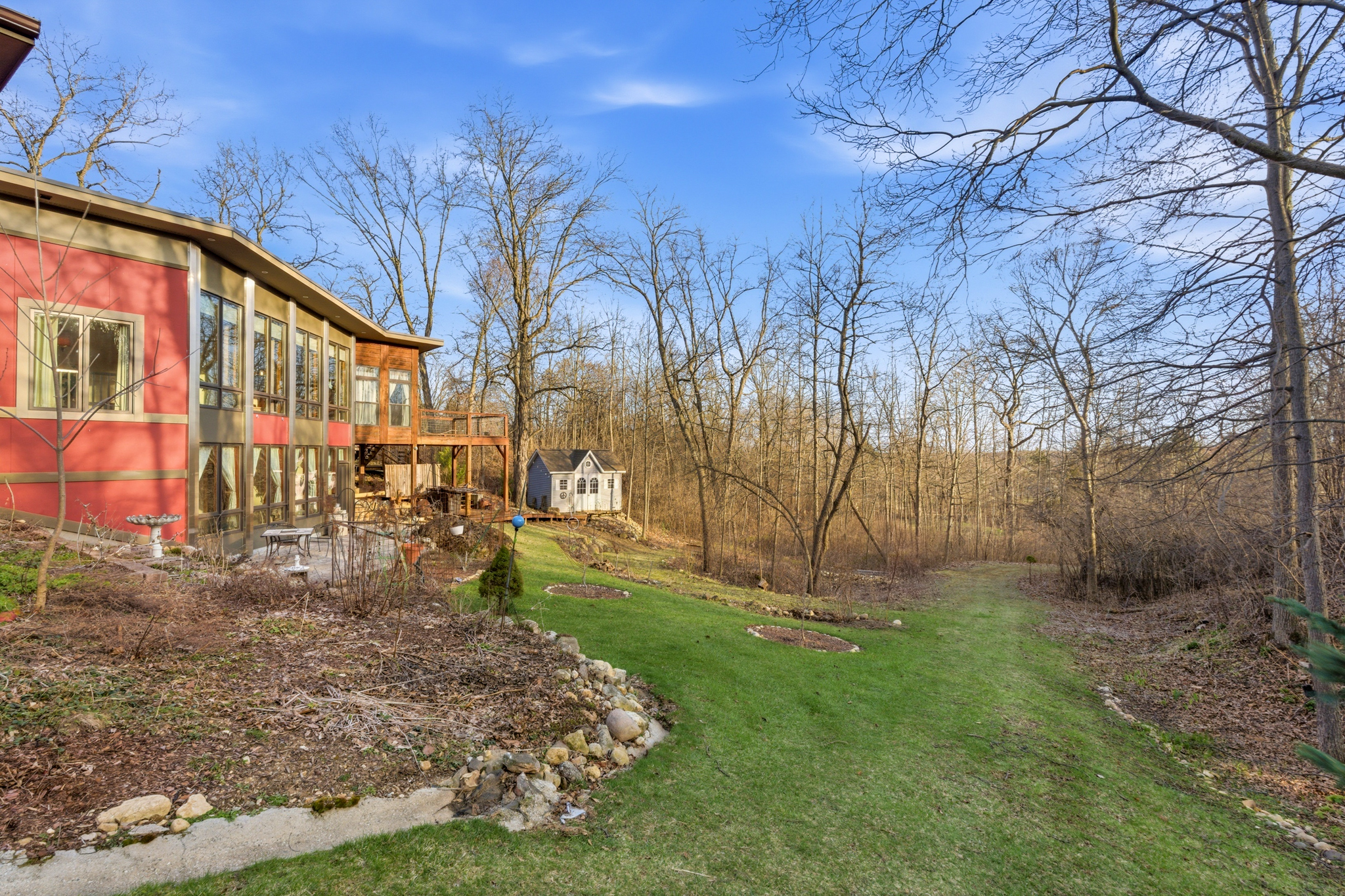  Unique Mid-Century Modern Retreat in a Private Wooded Setting - 物件實景