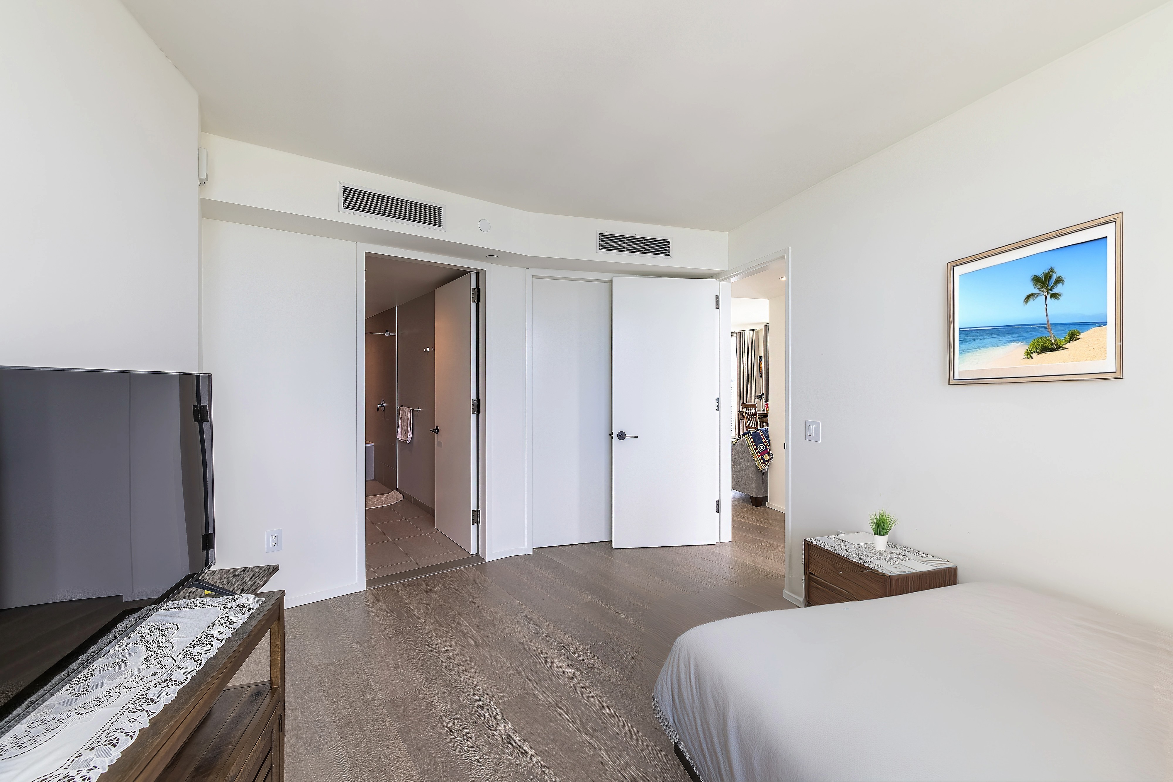 Honolulu, Hawaii, 96814, United States, 2 Bedrooms Bedrooms, ,2 BathroomsBathrooms,Residential,For Sale,1979445