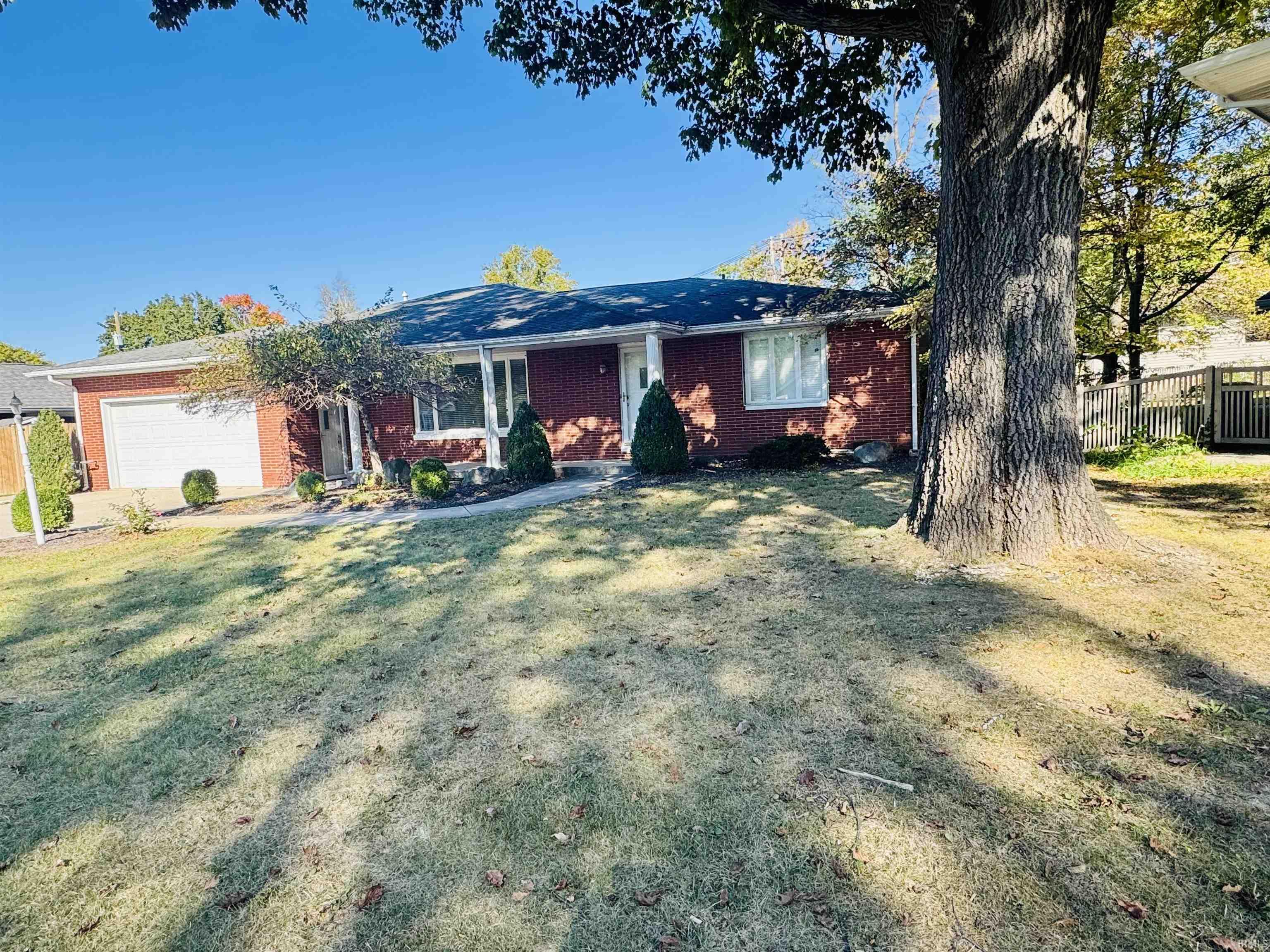 Briar Rd, Muncie, IN 47304