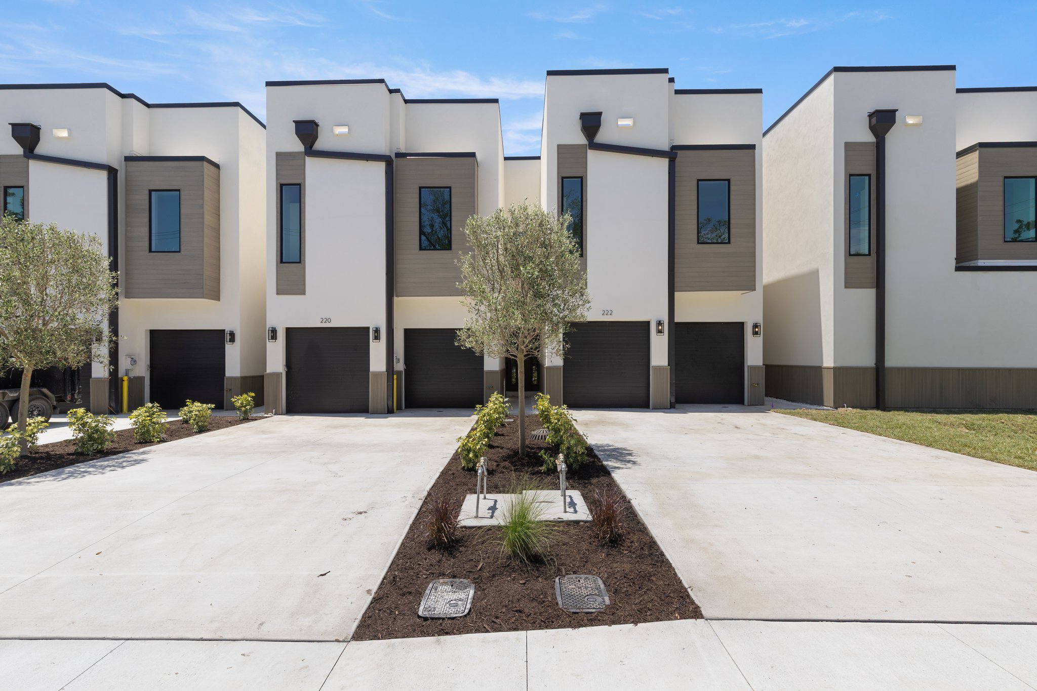 Tampa, Florida, 33609, United States, 3 Bedrooms Bedrooms, ,4 BathroomsBathrooms,Residential,For Sale,1900707