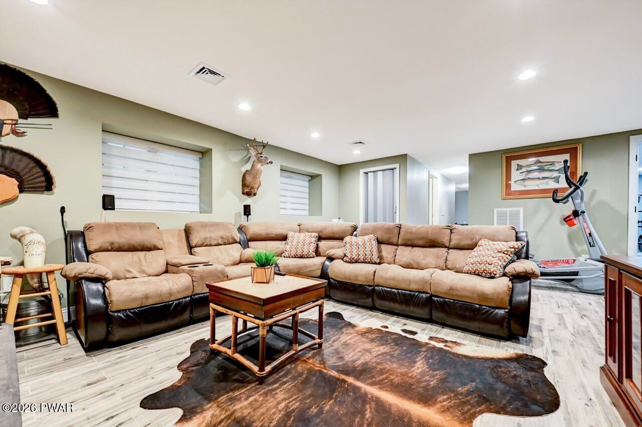 Milford, Pennsylvania, 18337, United States, 3 Bedrooms Bedrooms, ,3 BathroomsBathrooms,Residential,For Sale,2011309