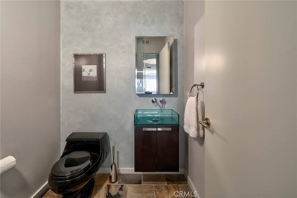 Studio City, California, 91604, United States, 2 Bedrooms Bedrooms, ,3 BathroomsBathrooms,Residential,For Sale,1847940