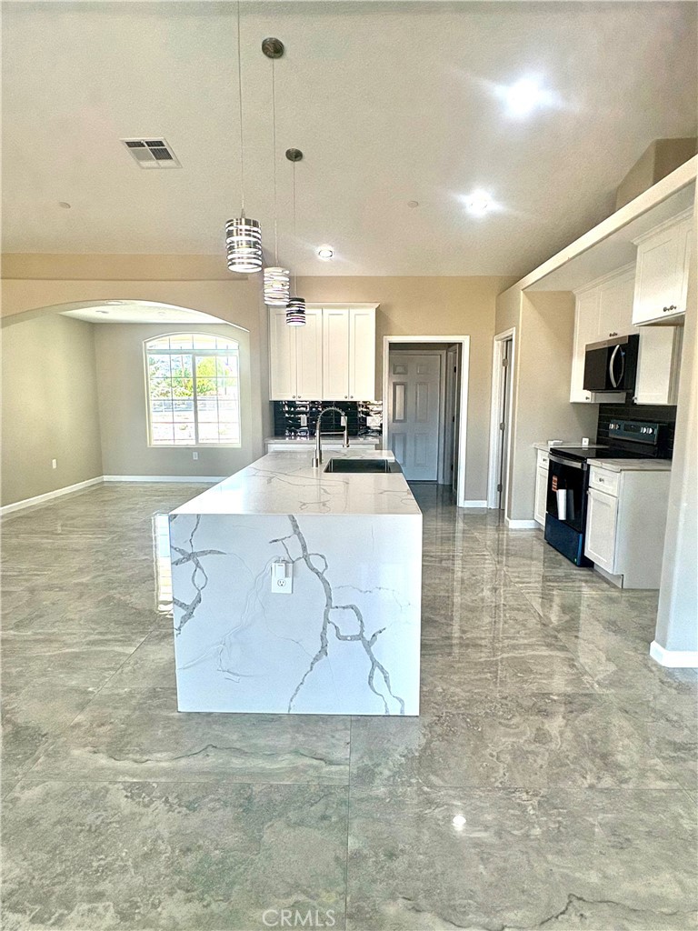 Apple Valley, California, 92307, United States, 4 Bedrooms Bedrooms, ,3 BathroomsBathrooms,Residential,For Sale,1971232