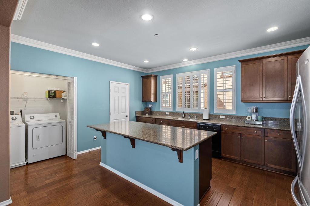 Santee, California, 92071, United States, 3 Bedrooms Bedrooms, ,4 BathroomsBathrooms,Residential,For Sale,1907721