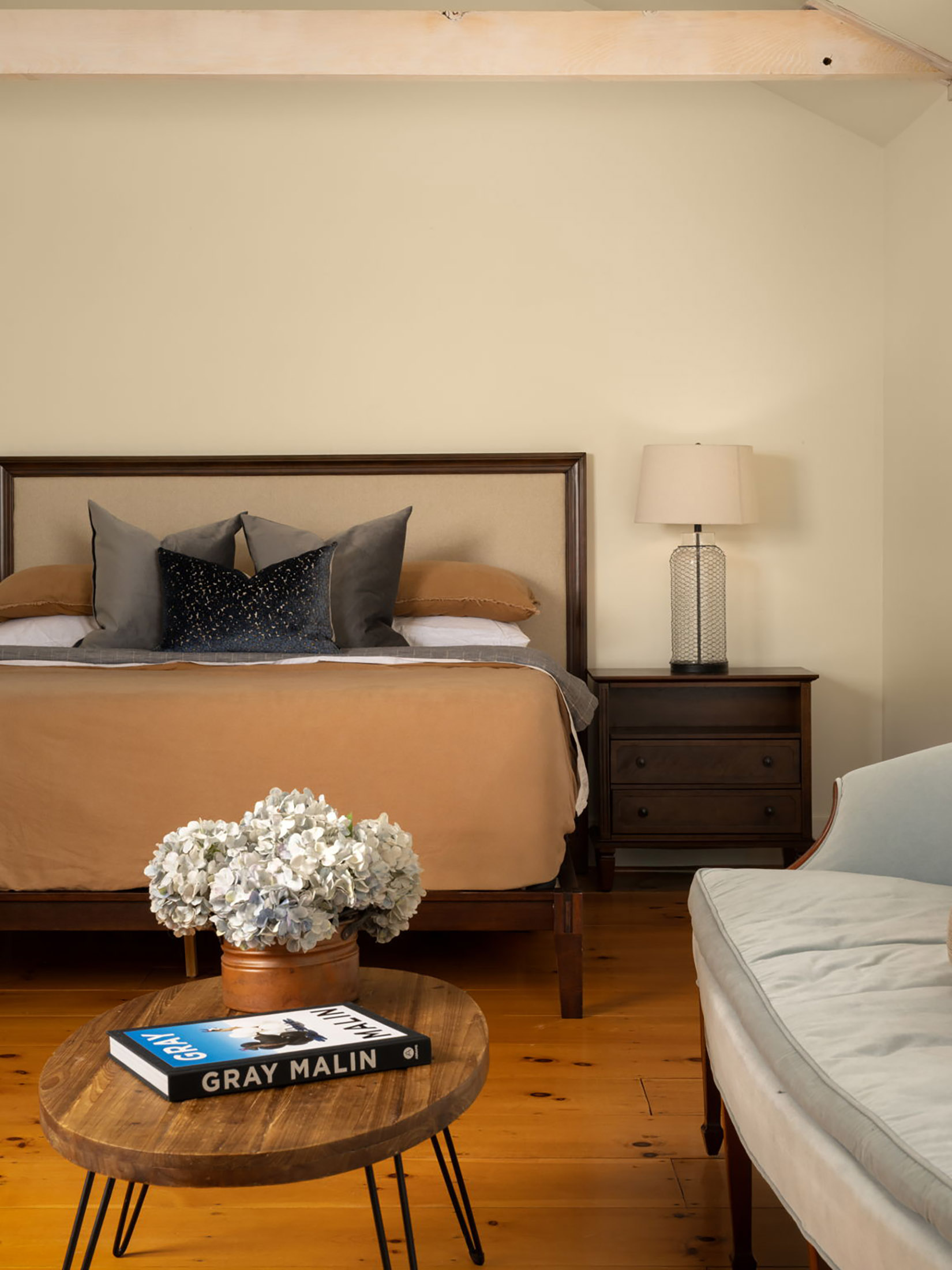  Live Timeless in Coveted Farmhouse on 4+ Private Gated Acres In Roswell - 物件實景