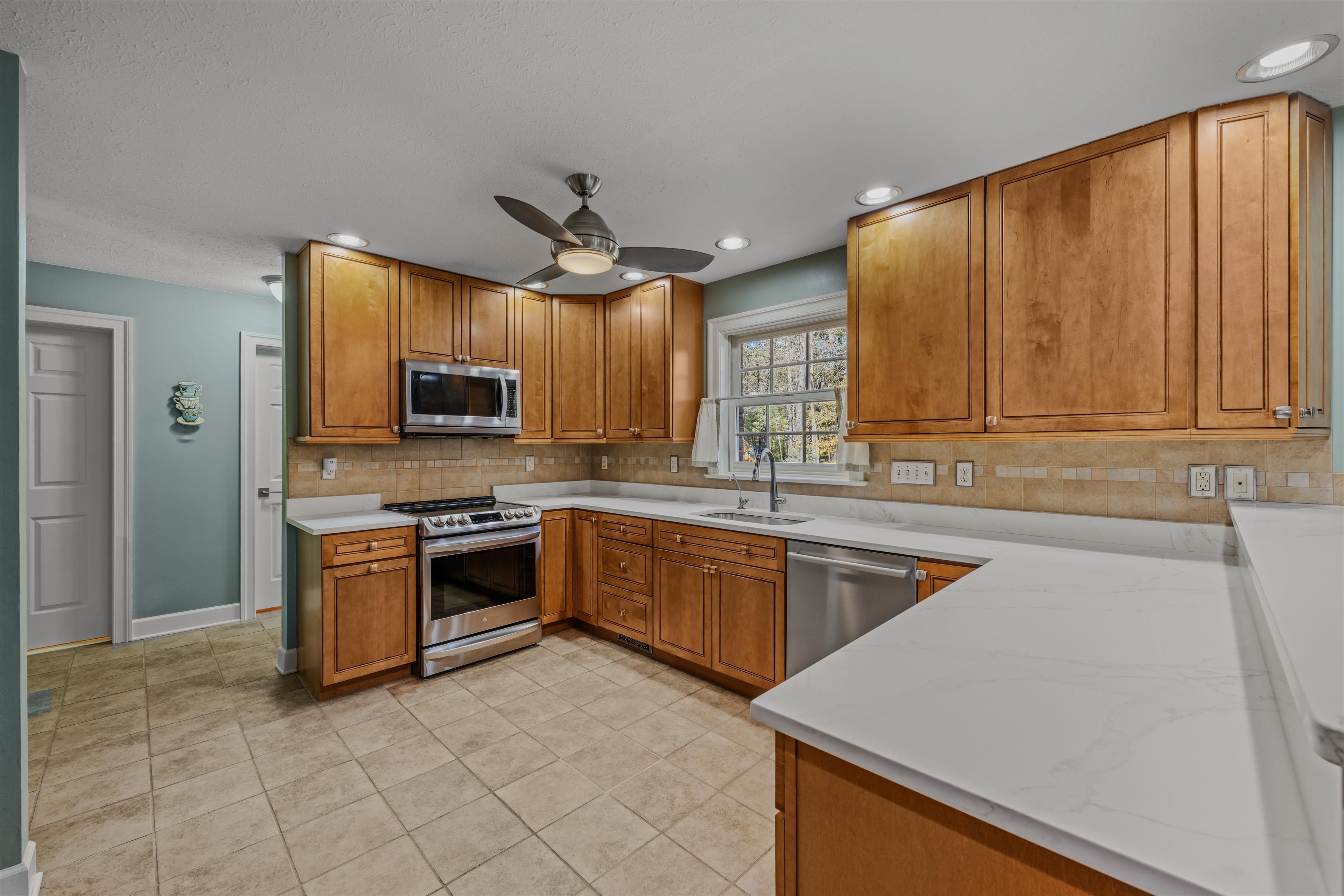 Martinsburg, West Virginia, 25403, United States, 3 Bedrooms Bedrooms, ,Residential,For Sale,1998035