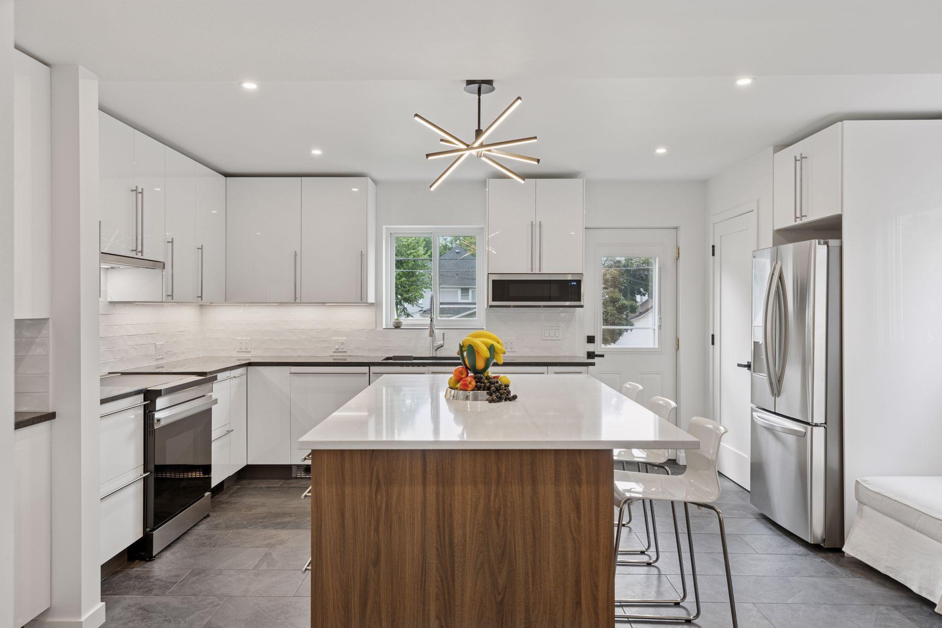 Minneapolis, Minnesota, 55408, United States, 4 Bedrooms Bedrooms, ,3 BathroomsBathrooms,Residential,For Sale,1938866