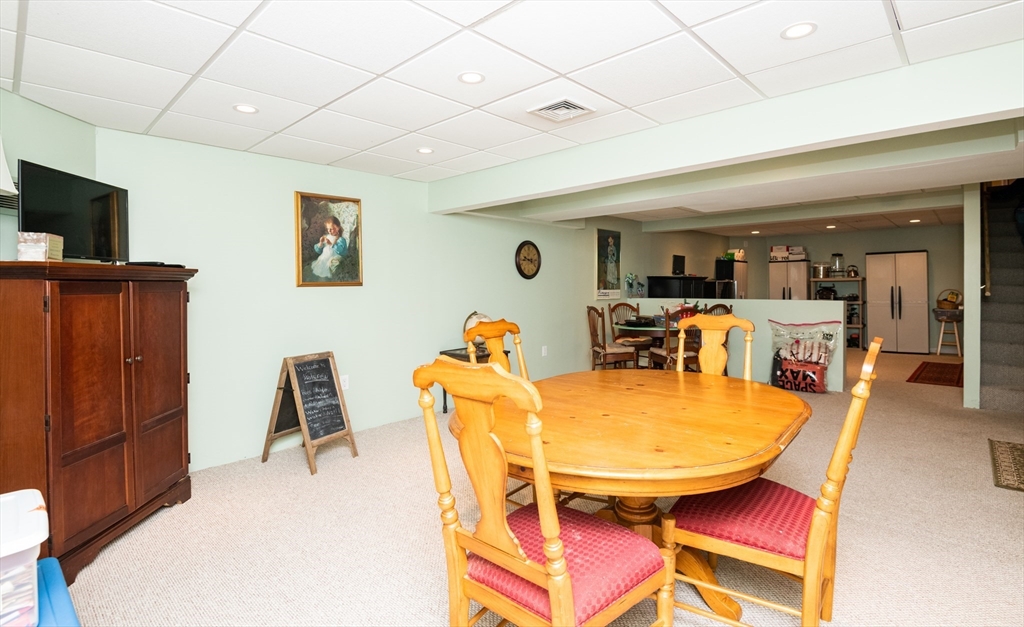 Seabrook, New Hampshire, 03874, United States, 3 Bedrooms Bedrooms, ,2 BathroomsBathrooms,Residential,For Sale,1989361