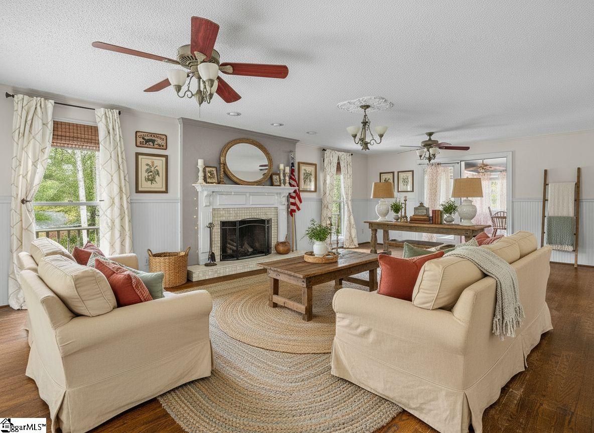Spartanburg, South Carolina, 29301, United States, 4 Bedrooms Bedrooms, ,3 BathroomsBathrooms,Residential,For Sale,1950138