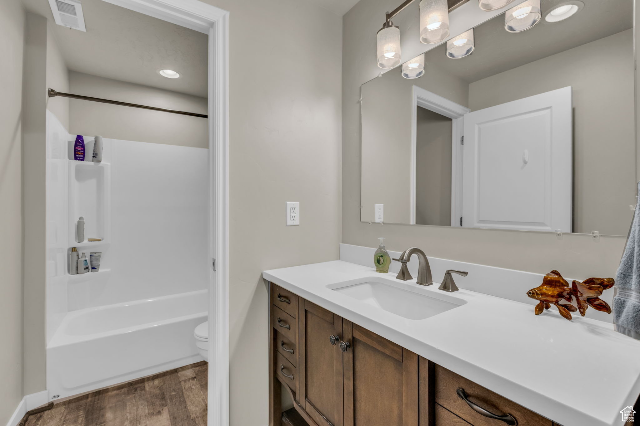 West Valley City, Utah, 84120, United States, 5 Bedrooms Bedrooms, ,4 BathroomsBathrooms,Residential,For Sale,1940375