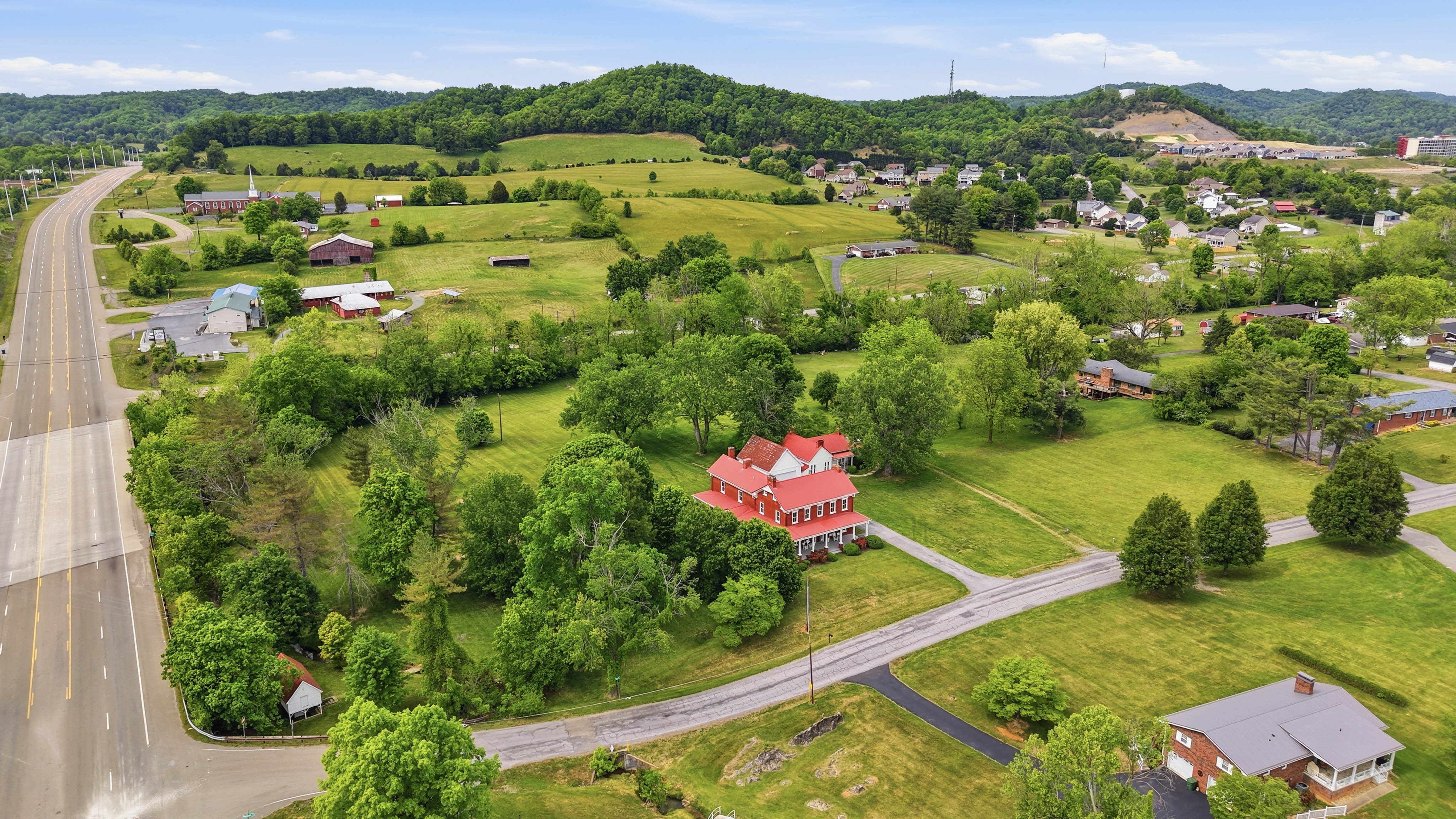  240 Maplehurst Lane, Bluff City, TN 37618 - 物件實景