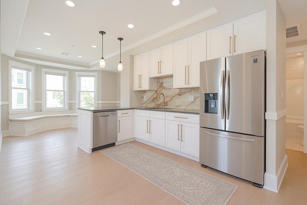 Boston, Massachusetts, 02128, United States, 2 Bedrooms Bedrooms, ,2 BathroomsBathrooms,Residential,For Sale,1964870