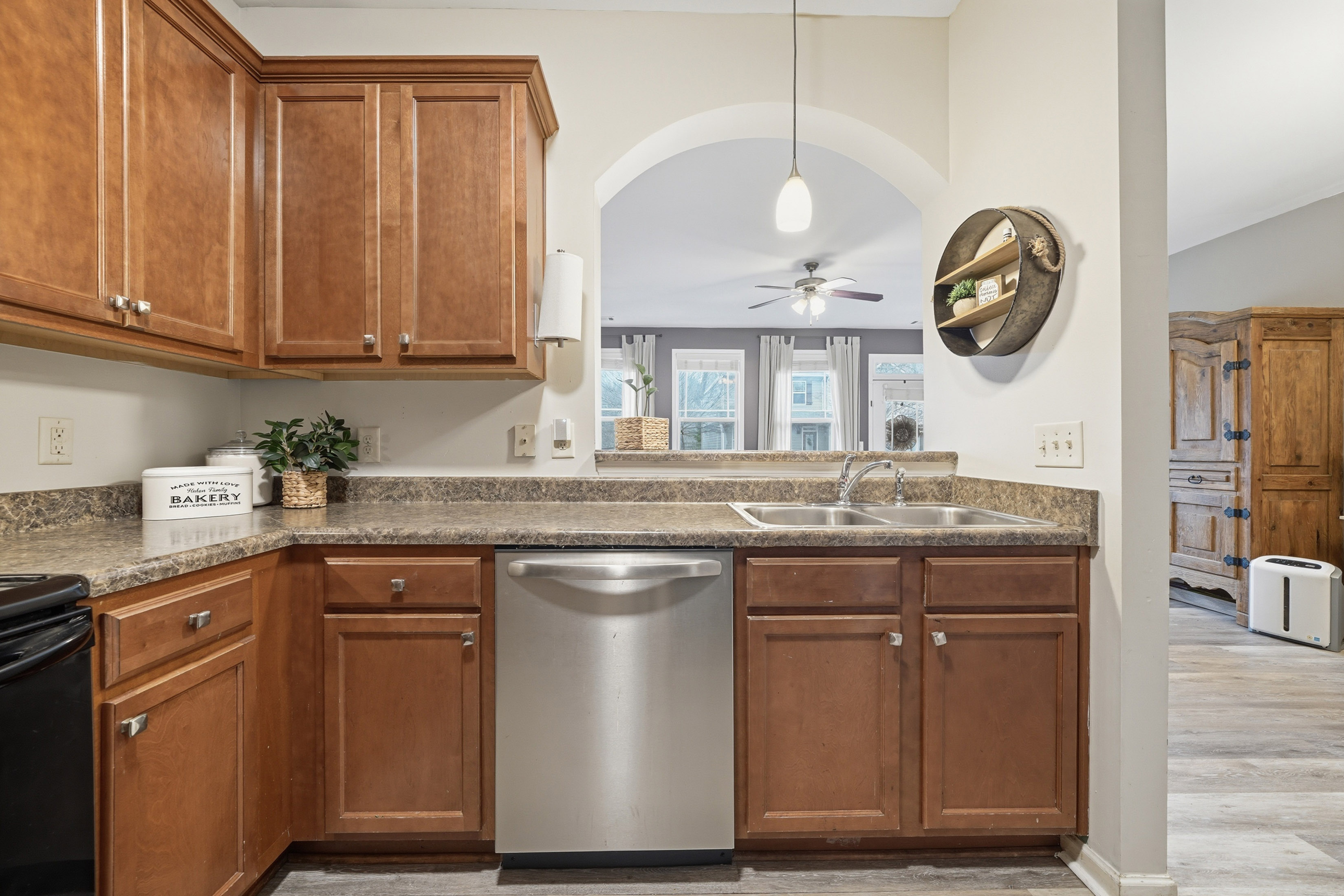  Charming End-Unit Townhome at the End of a Peaceful Cul-de-Sac - 物件實景