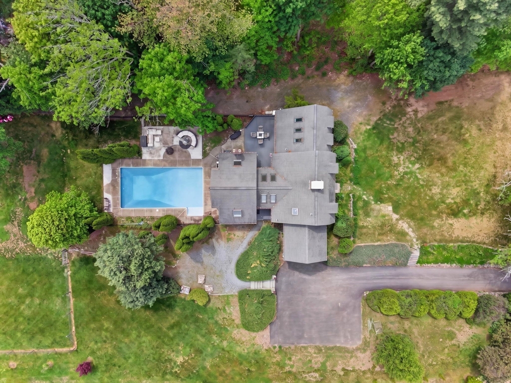 Groveland, Massachusetts, 01834, United States, 4 Bedrooms Bedrooms, ,4 BathroomsBathrooms,Residential,For Sale,2048598