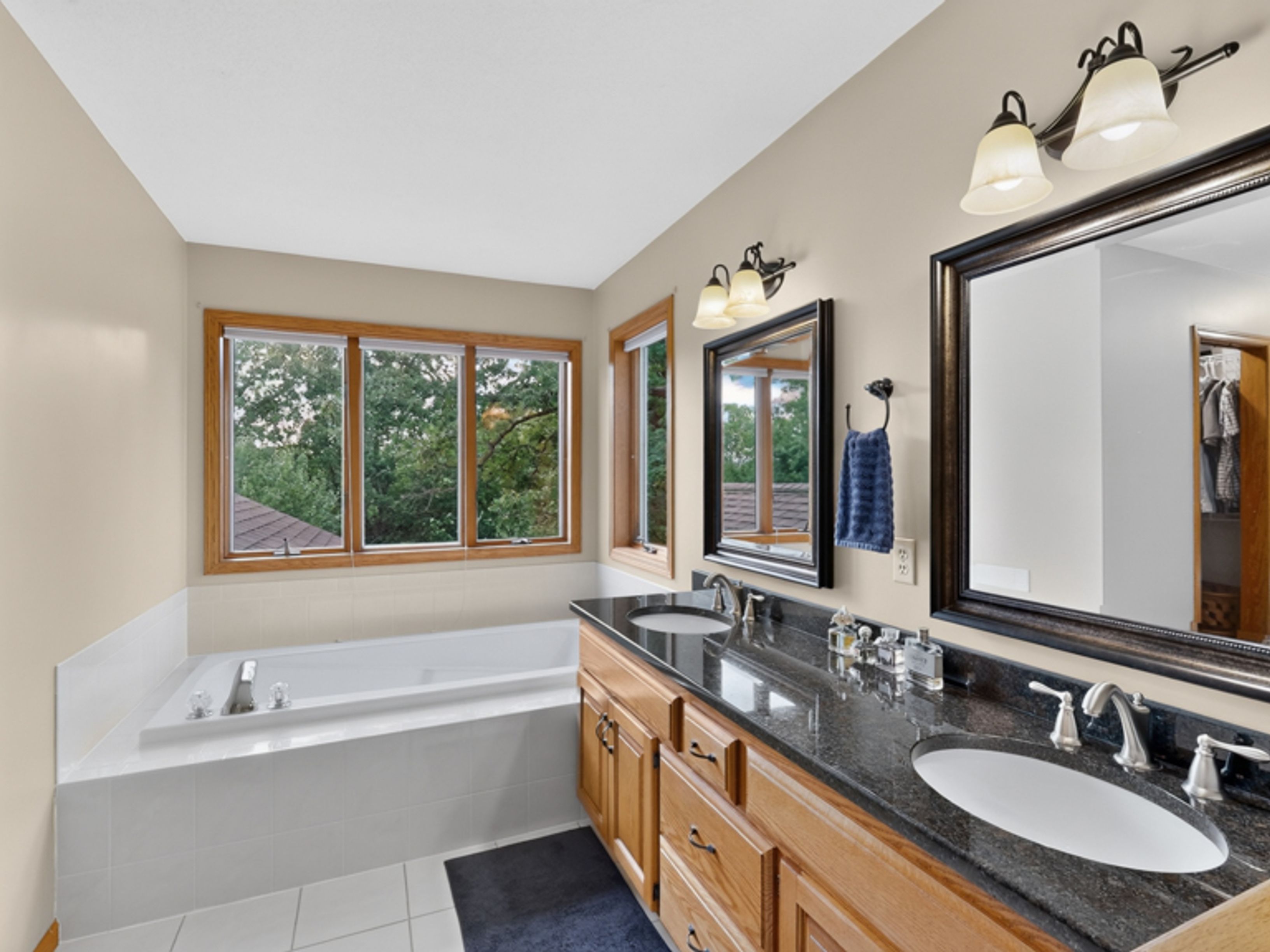  Rare Wooded Estate in Prestigious Huntington Woods - 物件實景