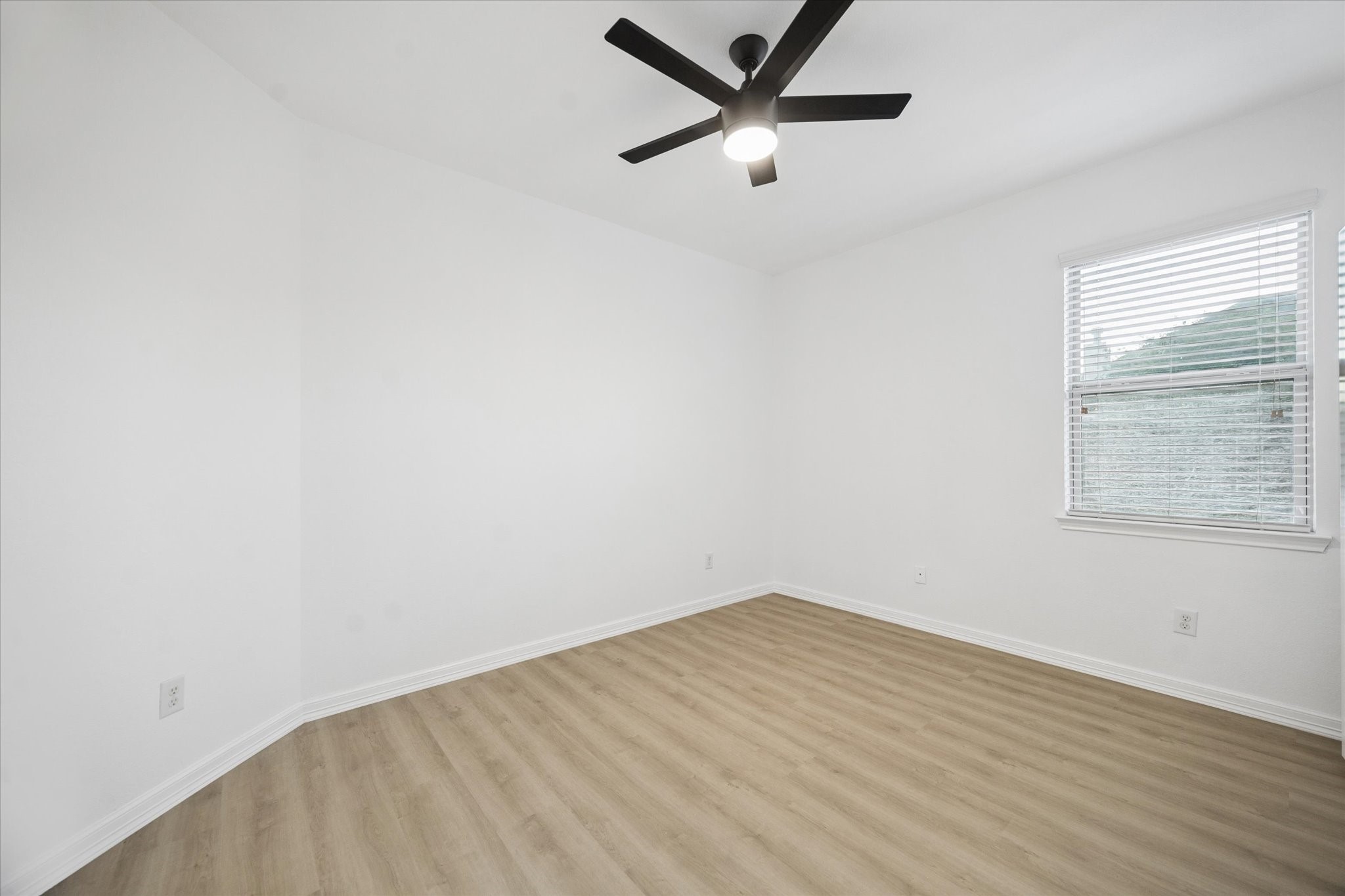  8819 Alicia Drive - 物件實景