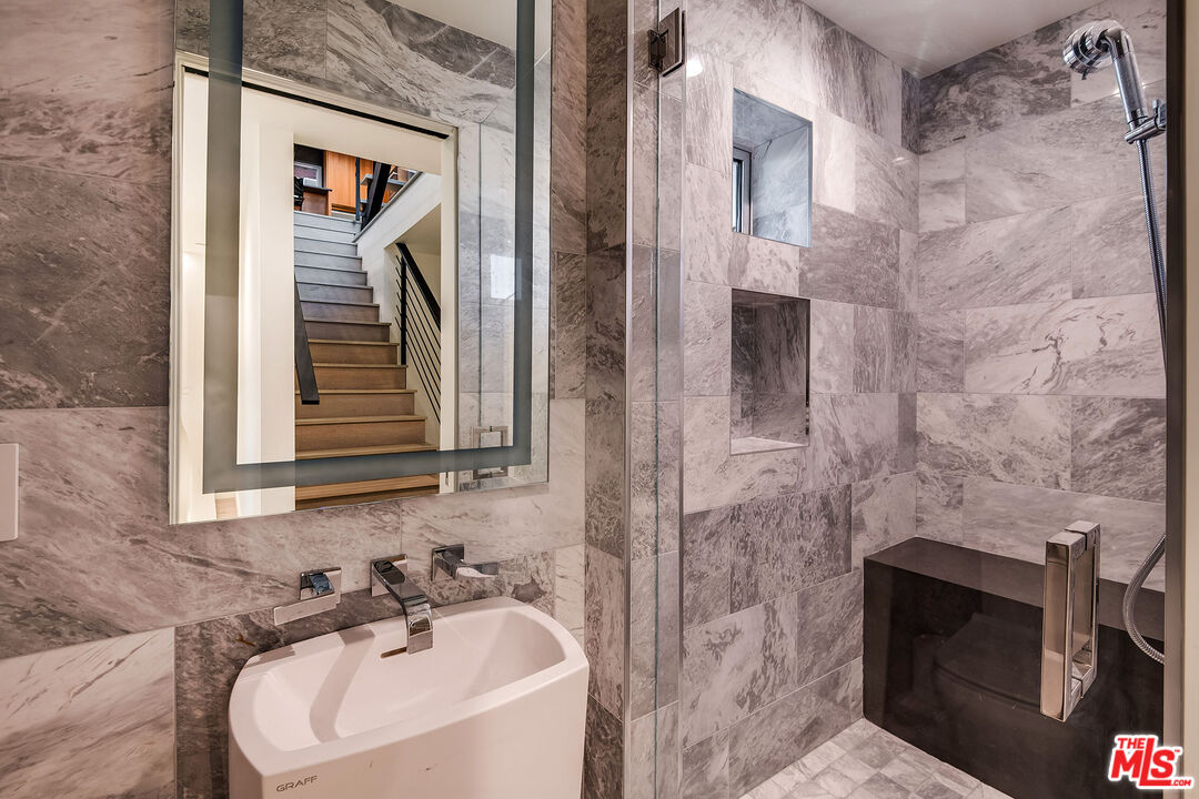 Los Angeles, California, 90069, United States, 4 Bedrooms Bedrooms, ,5 BathroomsBathrooms,Residential,For Sale,1759770