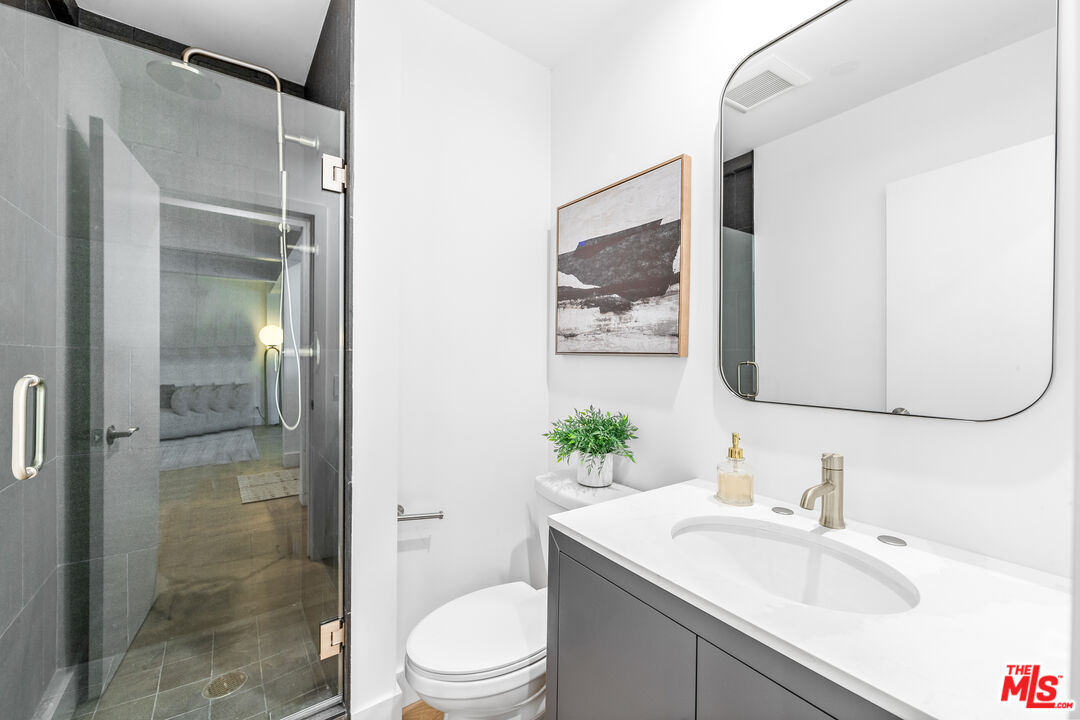 Los Angeles, California, 90049, United States, 3 Bedrooms Bedrooms, ,3 BathroomsBathrooms,Residential,For Sale,1890284