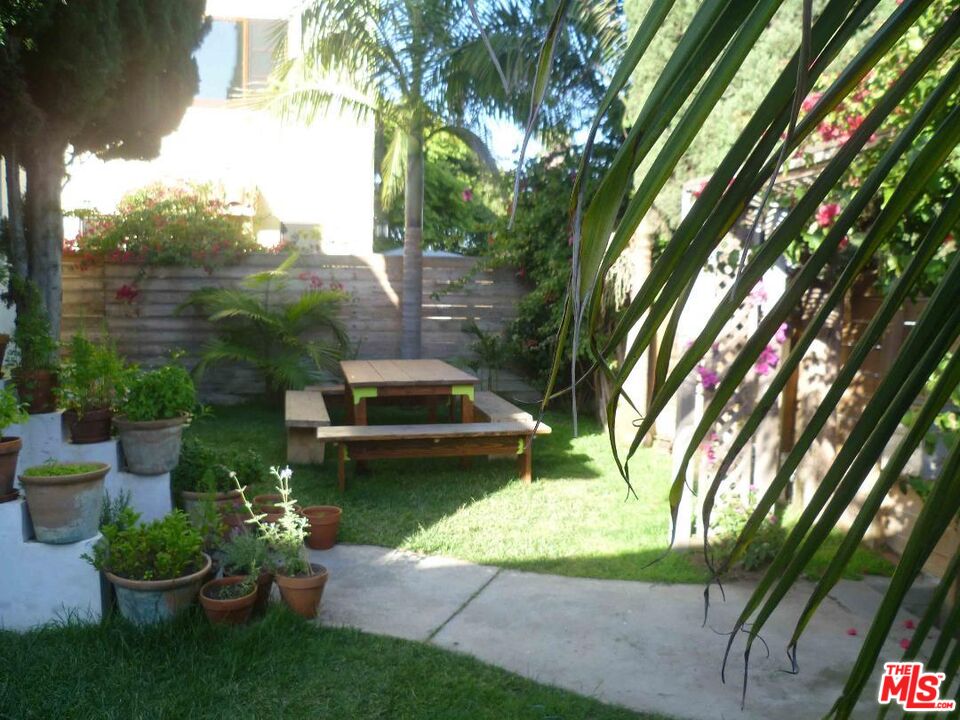 Venice, California, 90291, United States, 2 Bedrooms Bedrooms, ,2 BathroomsBathrooms,Residential,For Sale,1993237