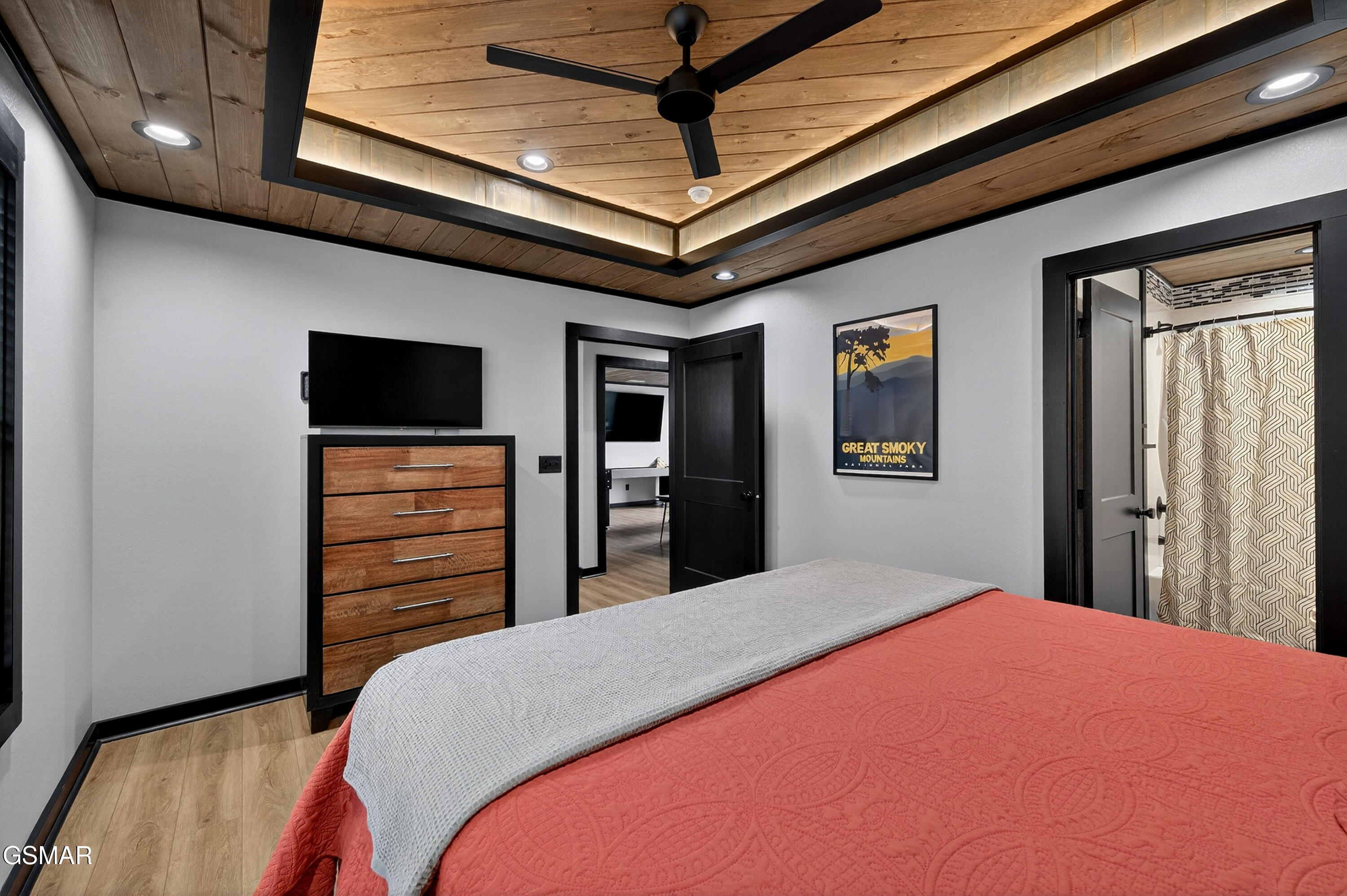 Sevierville, Tennessee, 37876, United States, 3 Bedrooms Bedrooms, ,5 BathroomsBathrooms,Residential,For Sale,1977074