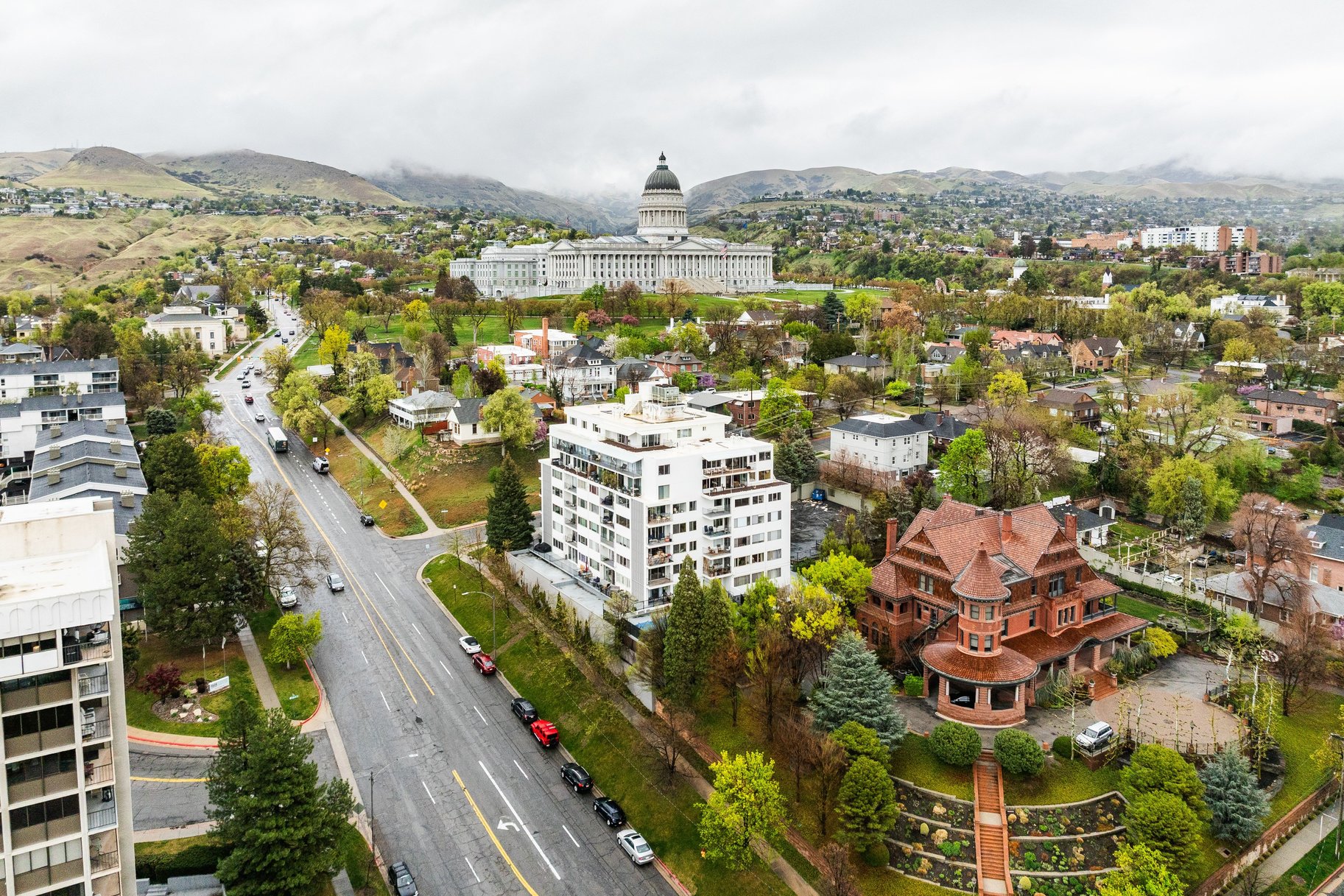  Mid-Century Condo Perched Above City Center - 物件實景