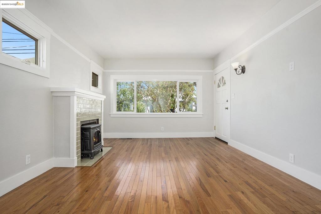 Berkeley, California, 94702, United States, 2 Bedrooms Bedrooms, ,1 BathroomBathrooms,Residential,For Sale,1921727