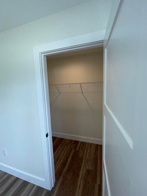 Russell Springs, Kentucky, 42642, United States, 12 Bedrooms Bedrooms, ,9 BathroomsBathrooms,Residential,For Sale,1975728