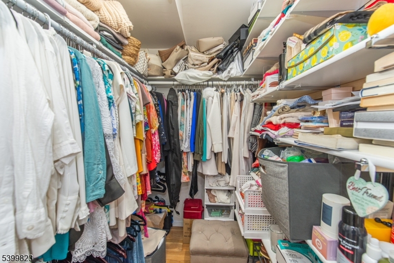 Clifton City, New Jersey, 07013, United States, 5 Bedrooms Bedrooms, ,4 BathroomsBathrooms,Residential,For Sale,2001932