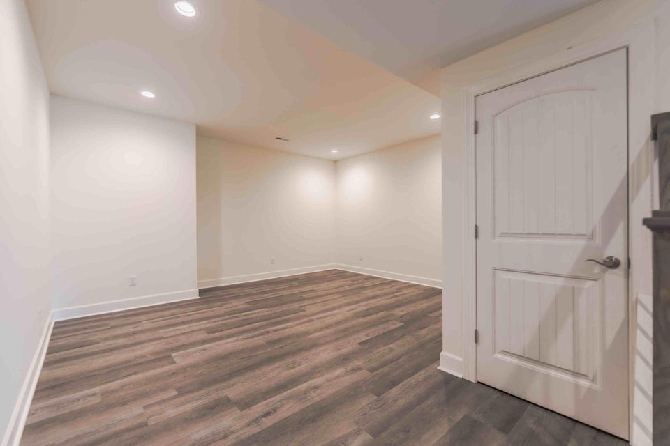 Richmond, Kentucky, 40475, United States, 5 Bedrooms Bedrooms, ,5 BathroomsBathrooms,Residential,For Sale,1881286