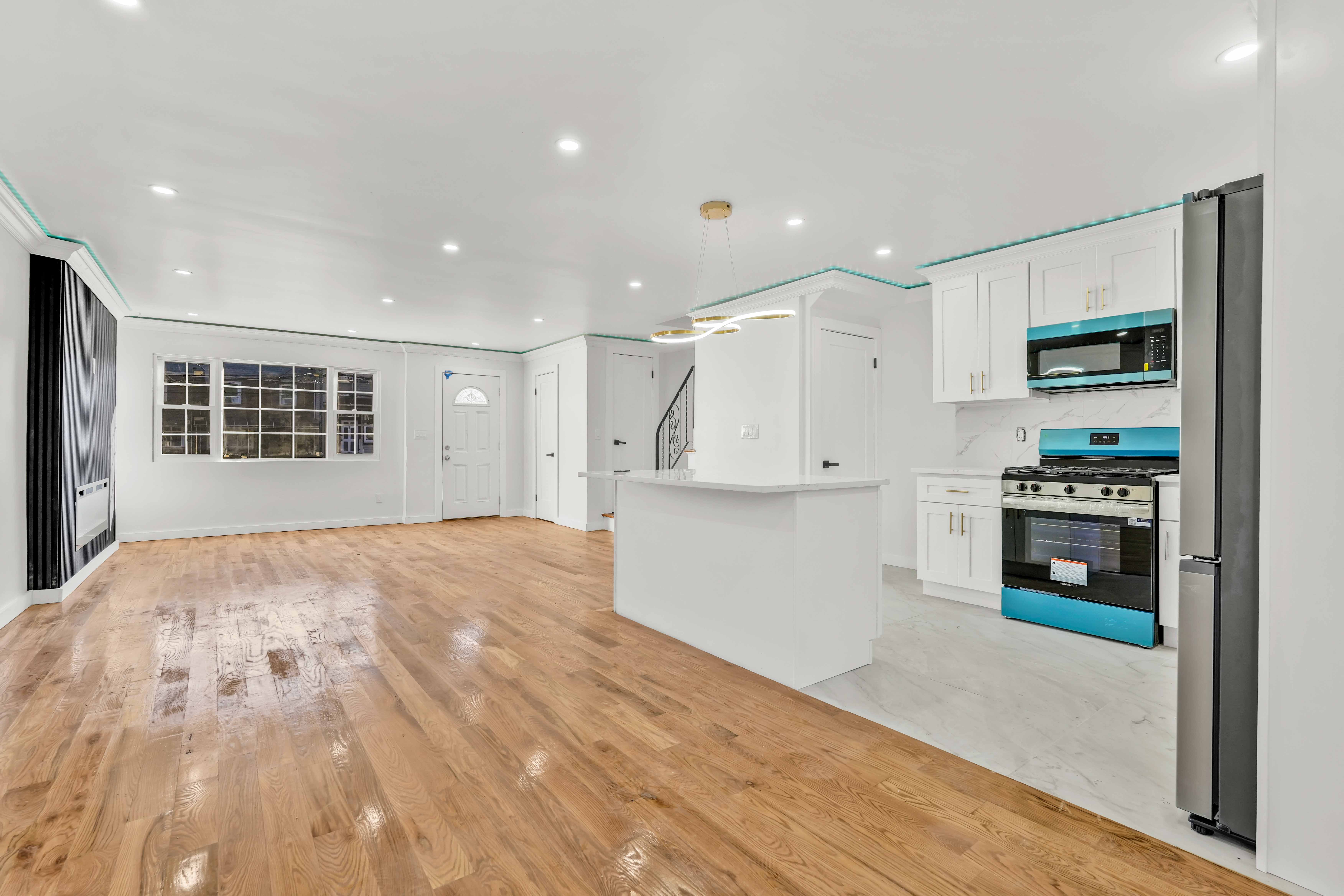 Brooklyn, New York, 11207, United States, 5 Bedrooms Bedrooms, ,4 BathroomsBathrooms,Residential,For Sale,1974760