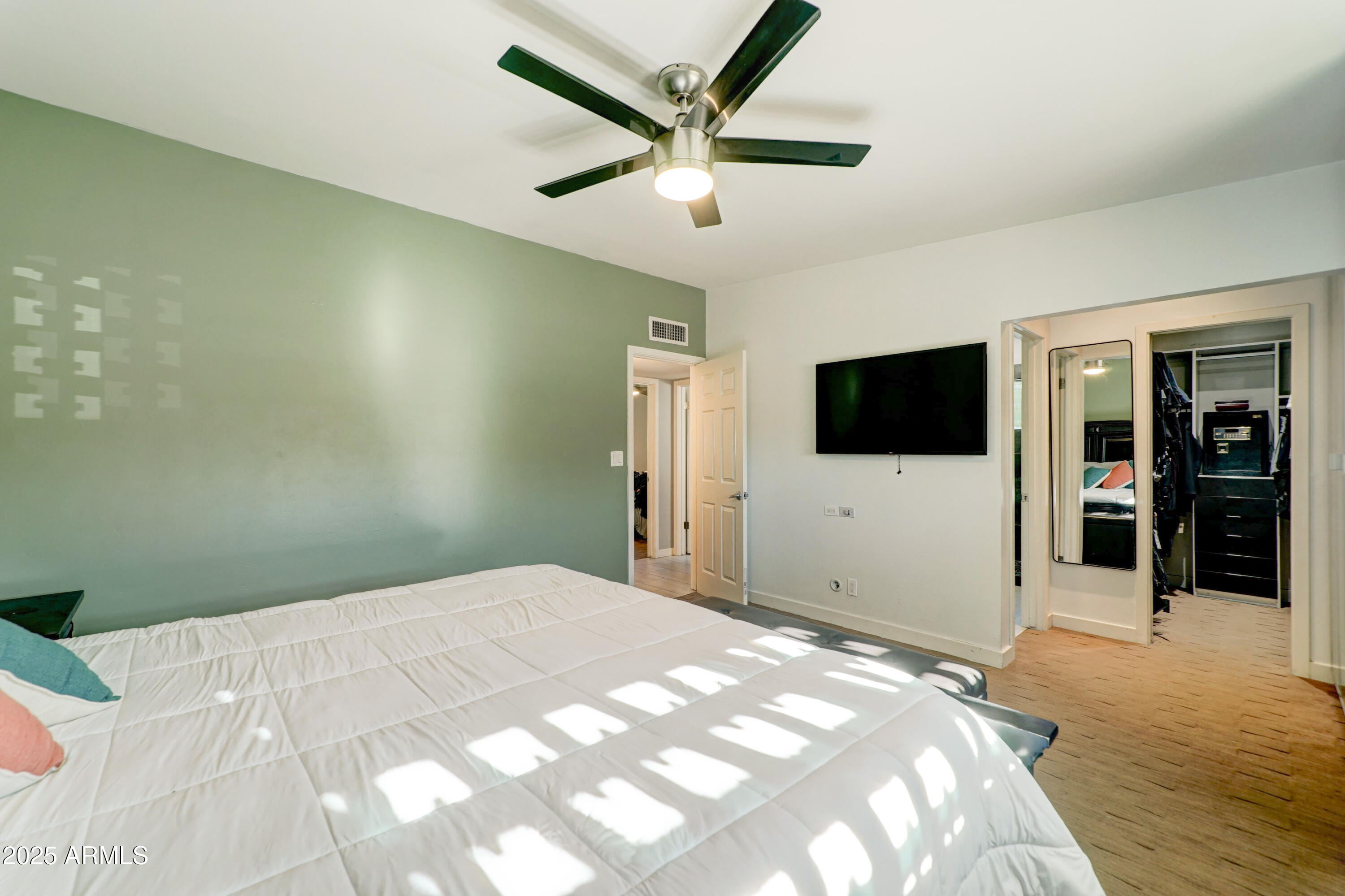 Phoenix, Arizona, 85028, United States, 4 Bedrooms Bedrooms, ,3 BathroomsBathrooms,Residential,For Sale,1989042