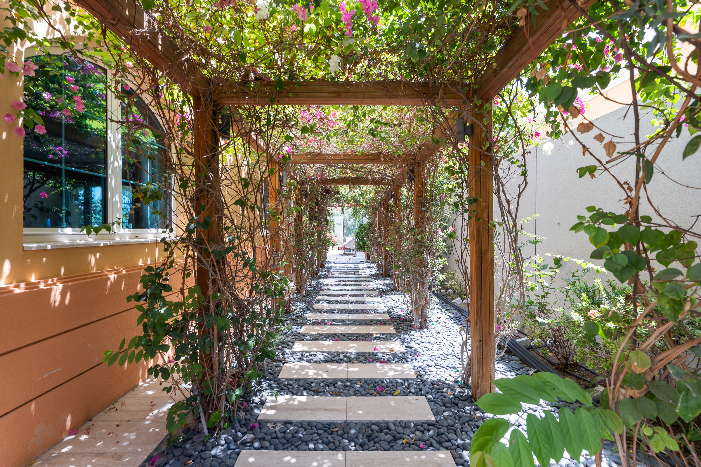  Stylish Semi-Upgraded Villa in Jumeirah Park - 物件實景