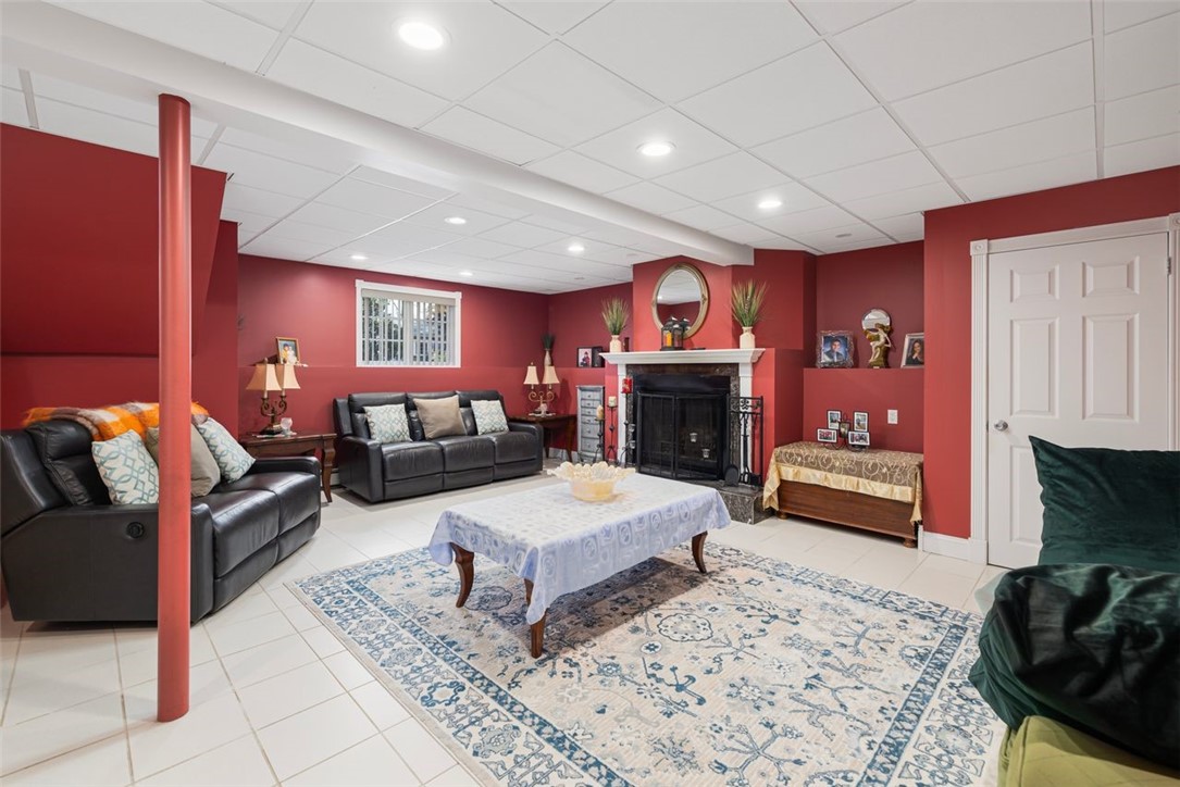 Cumberland, Rhode Island, 02864, United States, 3 Bedrooms Bedrooms, ,2 BathroomsBathrooms,Residential,For Sale,1990934