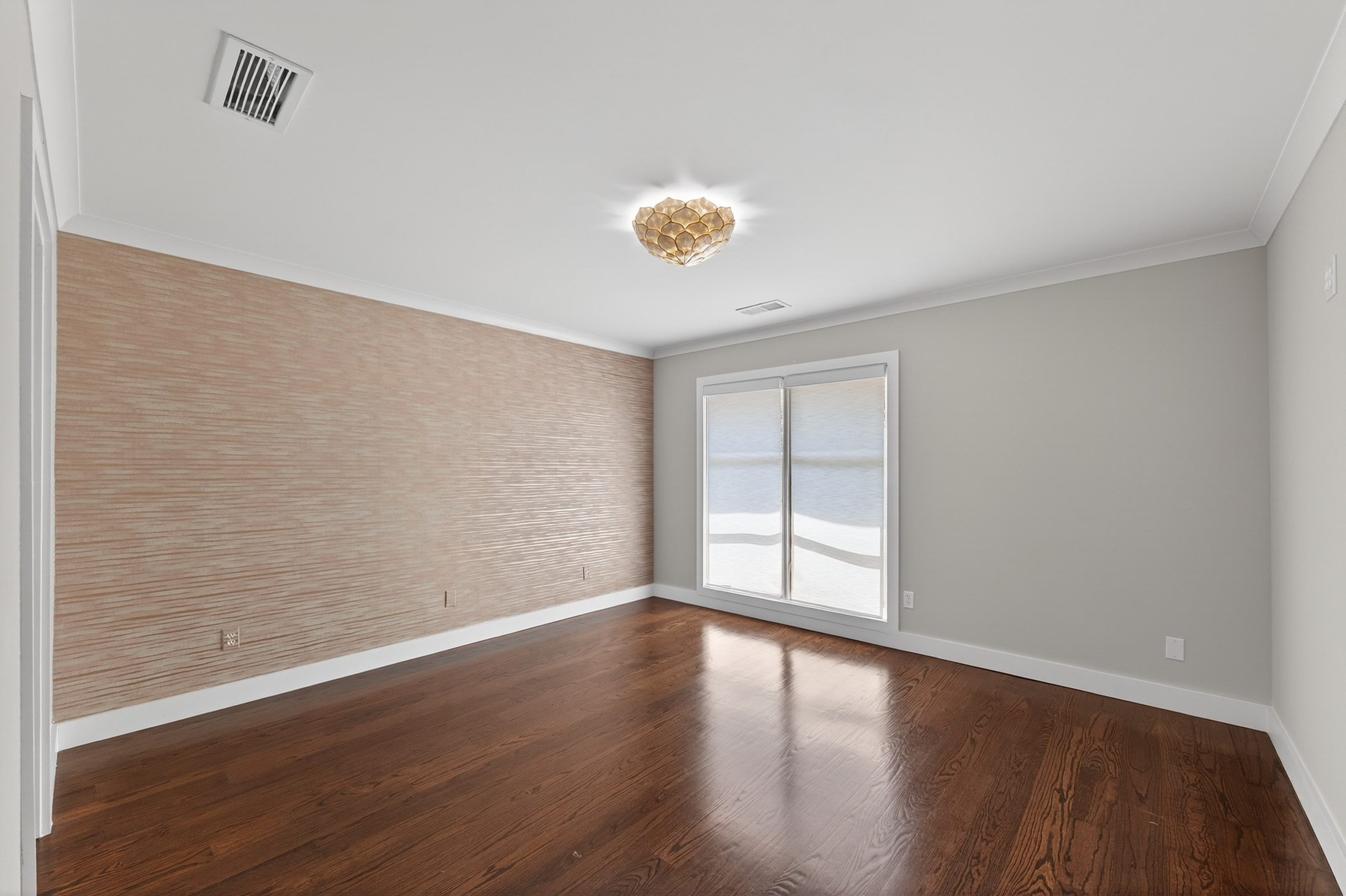  A Rare Turnkey Opportunity in the Center of it All - 物件實景