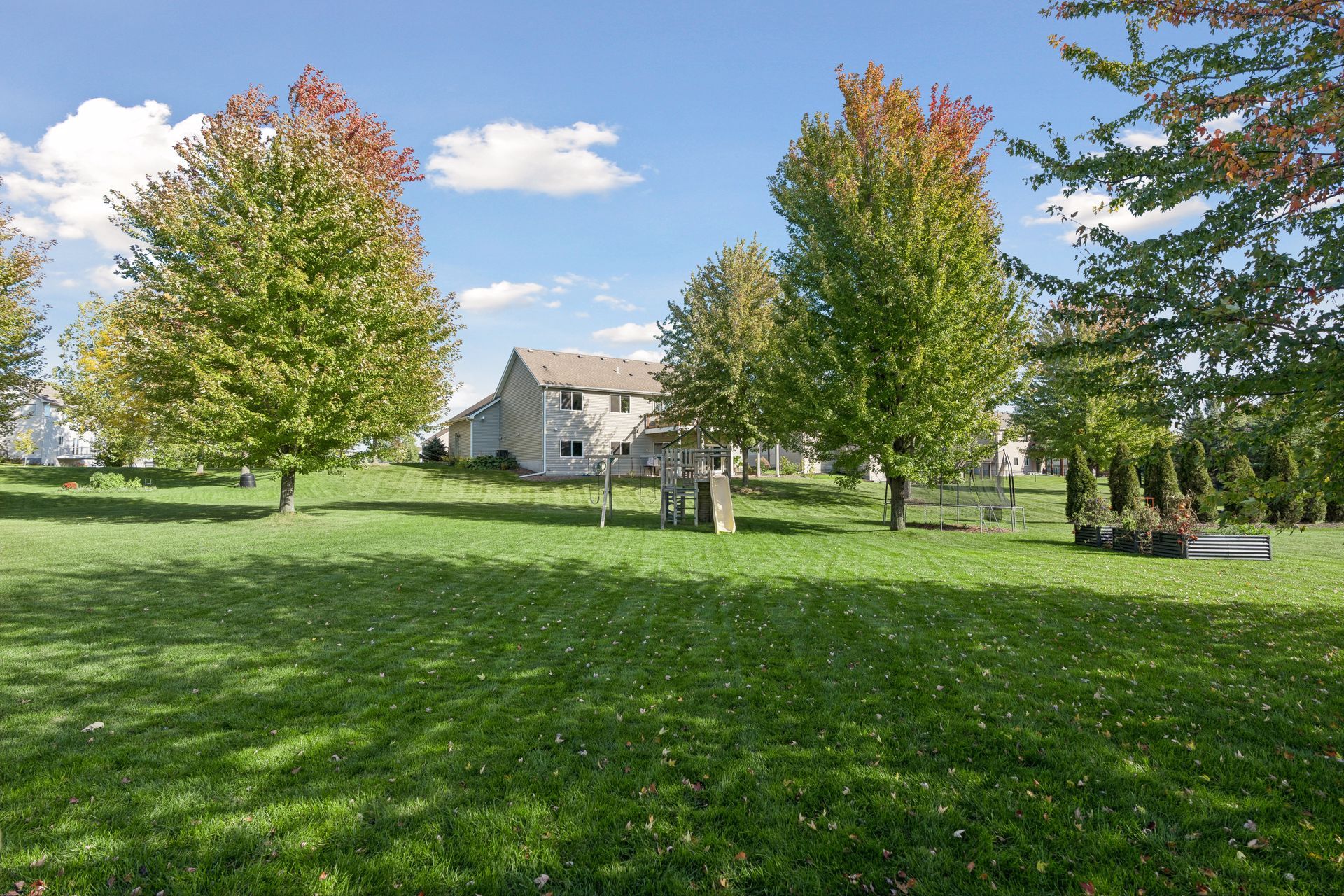  Beautifully Refreshed Home With Expansion Potential in Minnetrista - 物件實景