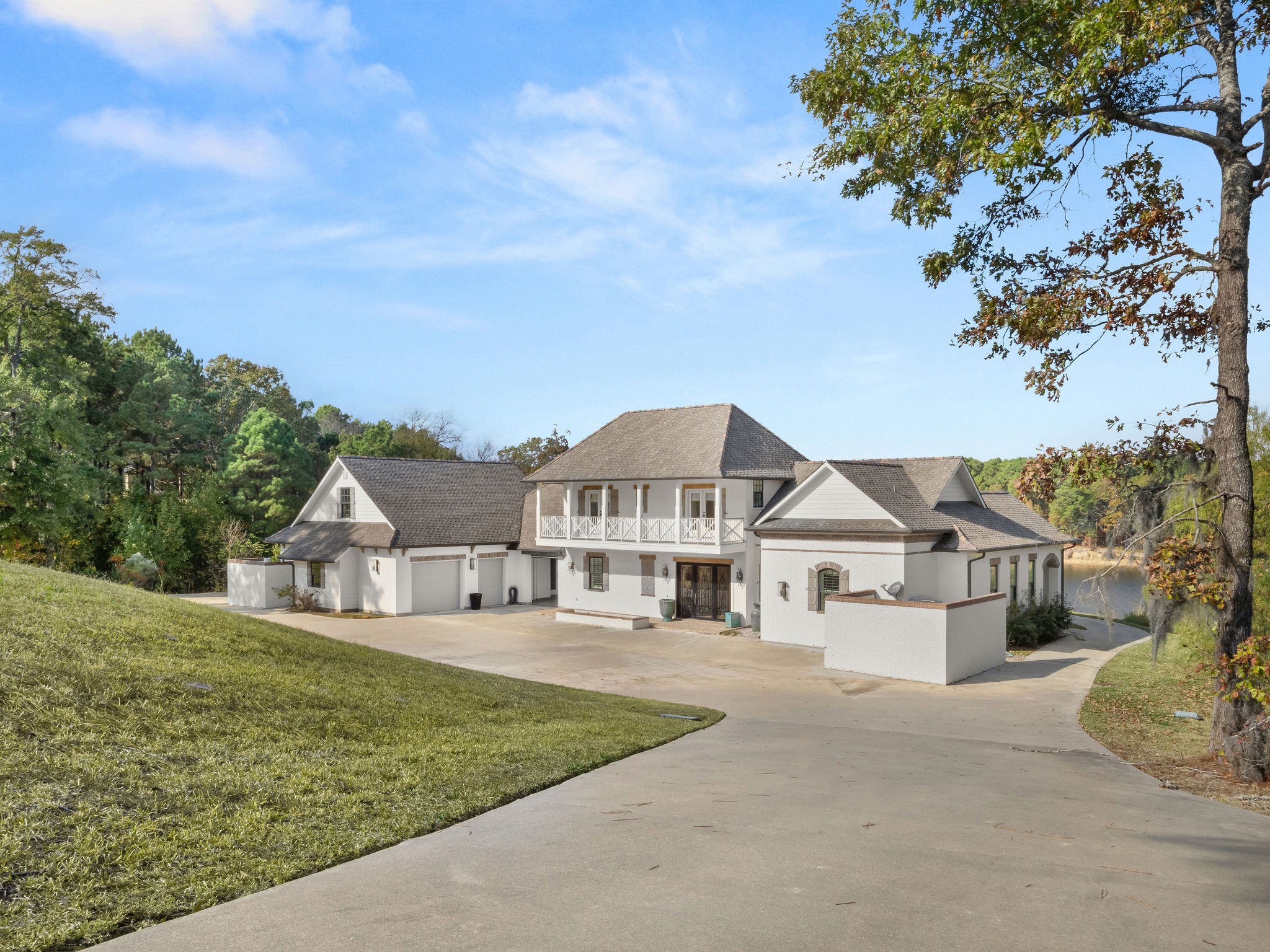 Many, Louisiana, 71449, United States, 3 Bedrooms Bedrooms, ,4 BathroomsBathrooms,Residential,For Sale,1998076