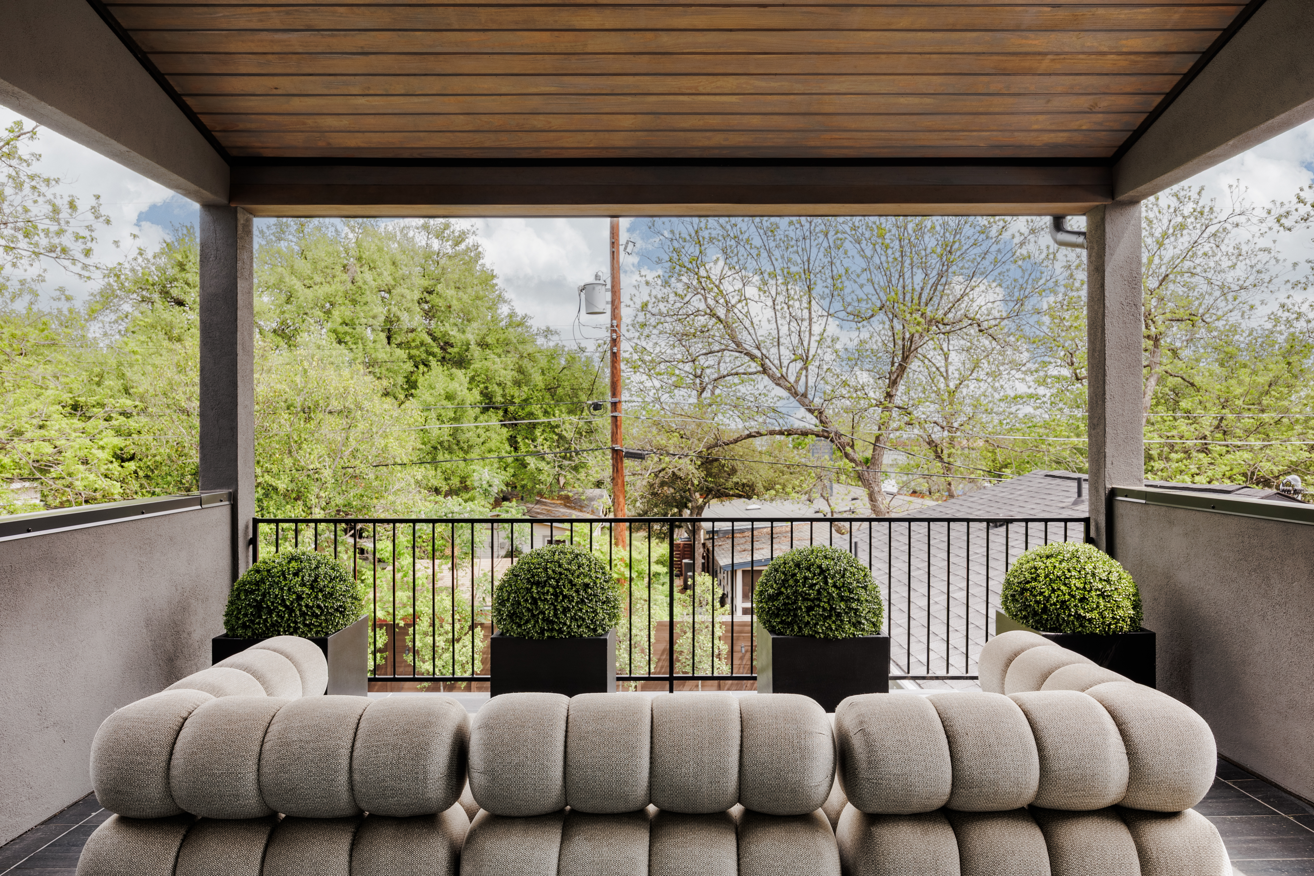  Sophisticated Barton Hills Home Balancing Lively Entertaining with Quiet Retreat - 物件實景