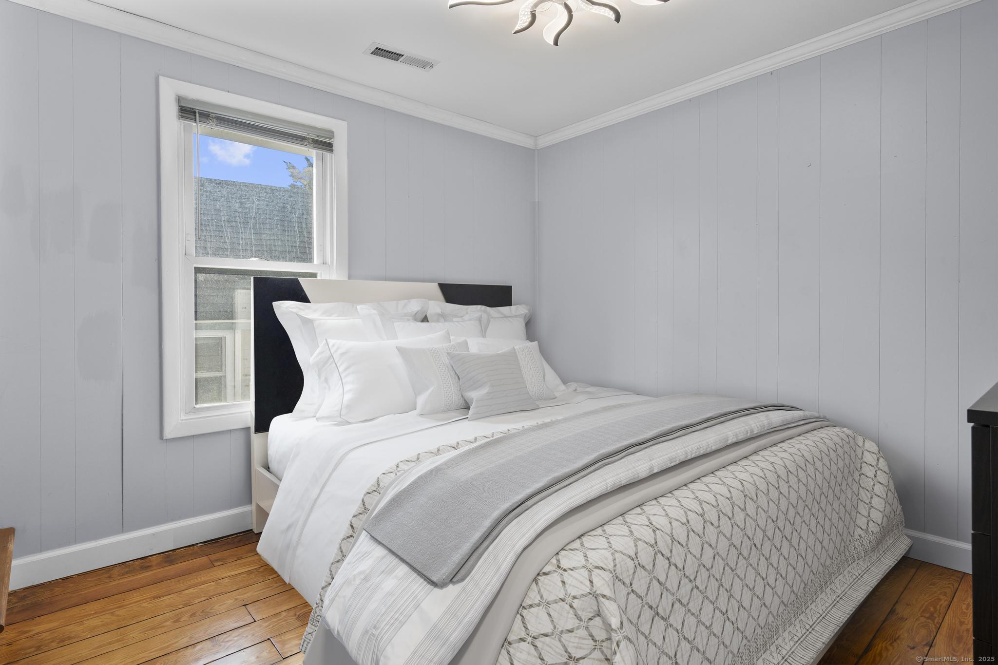 Milford, Connecticut, 06460, United States, 3 Bedrooms Bedrooms, ,2 BathroomsBathrooms,Residential,For Sale,1942081
