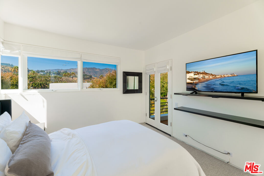 Malibu, California, 90265, United States, 4 Bedrooms Bedrooms, ,6 BathroomsBathrooms,Residential,For Sale,1912115