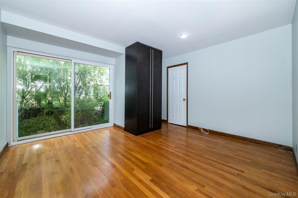 Bronx, New York, 10464, United States, 2 Bedrooms Bedrooms, ,2 BathroomsBathrooms,Residential,For Sale,1981107