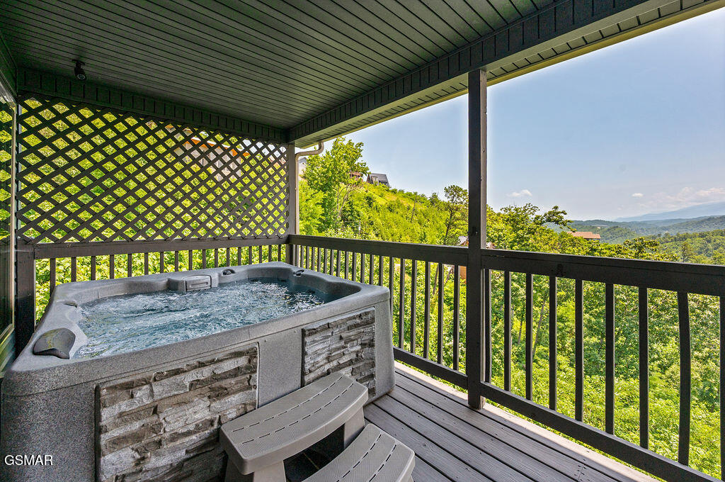 Gatlinburg, Tennessee, 37738, United States, 2 Bedrooms Bedrooms, ,2 BathroomsBathrooms,Residential,For Sale,1924446