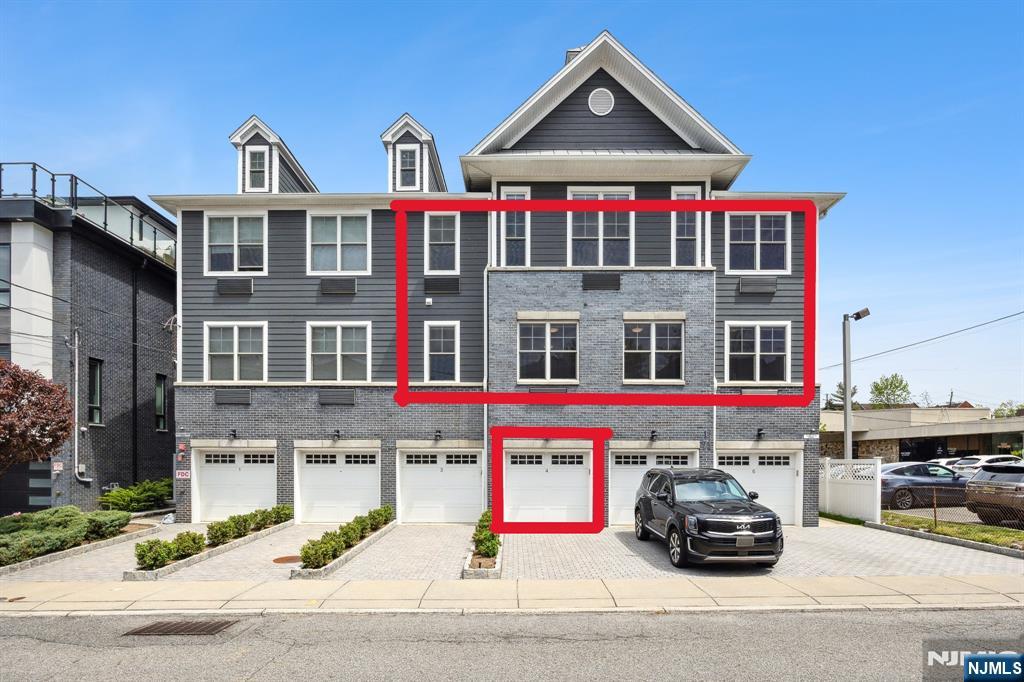 Fort Lee, New Jersey, 07024, United States, 3 Bedrooms Bedrooms, ,3 BathroomsBathrooms,Residential,For Sale,1932356