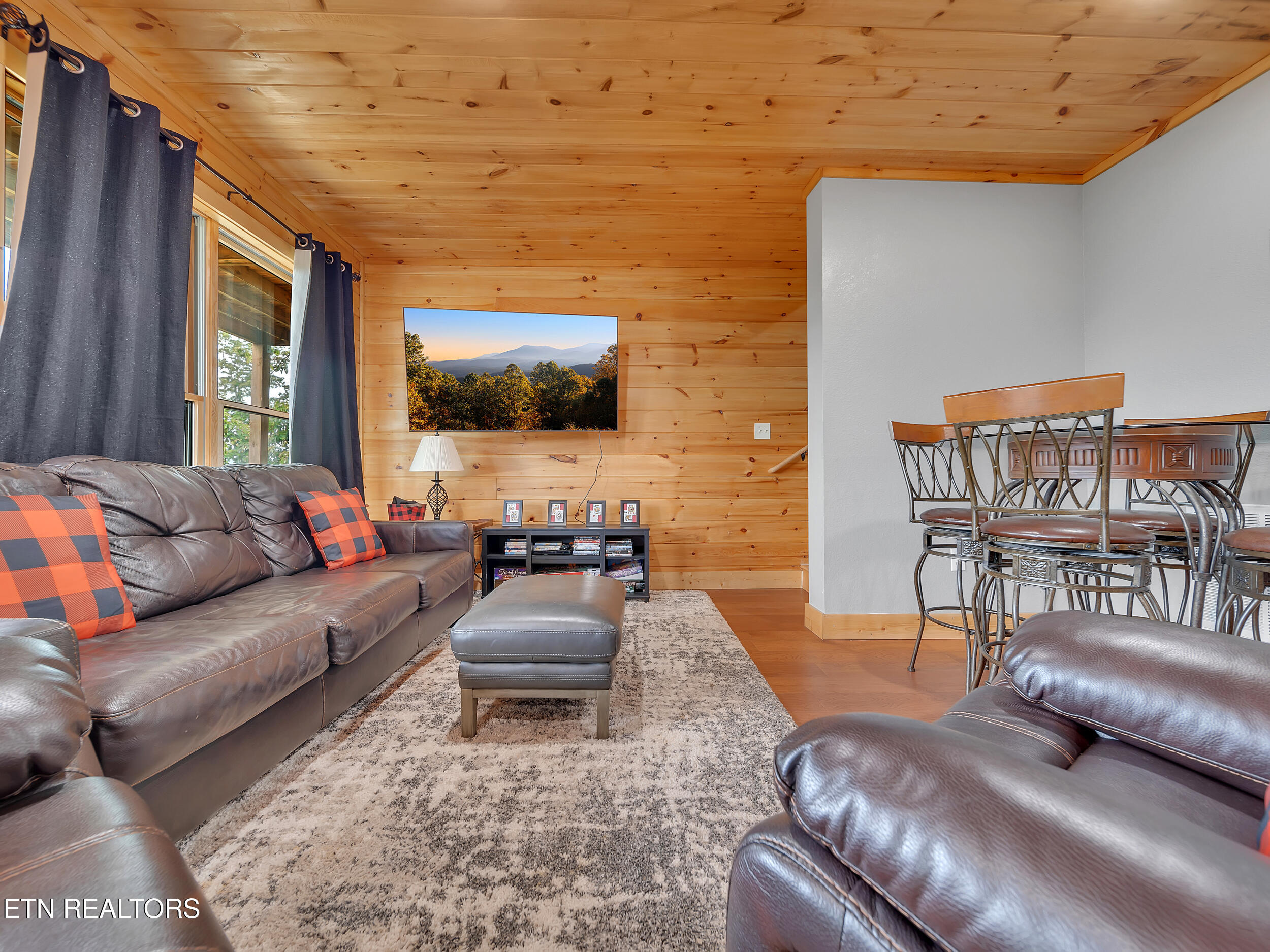 Sevierville, Tennessee, 37876, United States, 3 Bedrooms Bedrooms, ,4 BathroomsBathrooms,Residential,For Sale,1938196