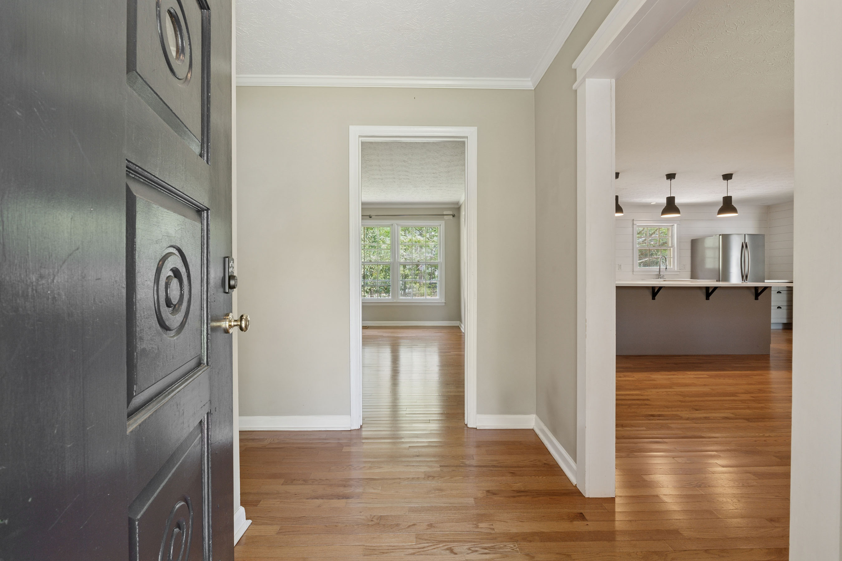  One of the Last Remaining Opportunities on Sought-After Meadow Drive in Downtown - 物件實景