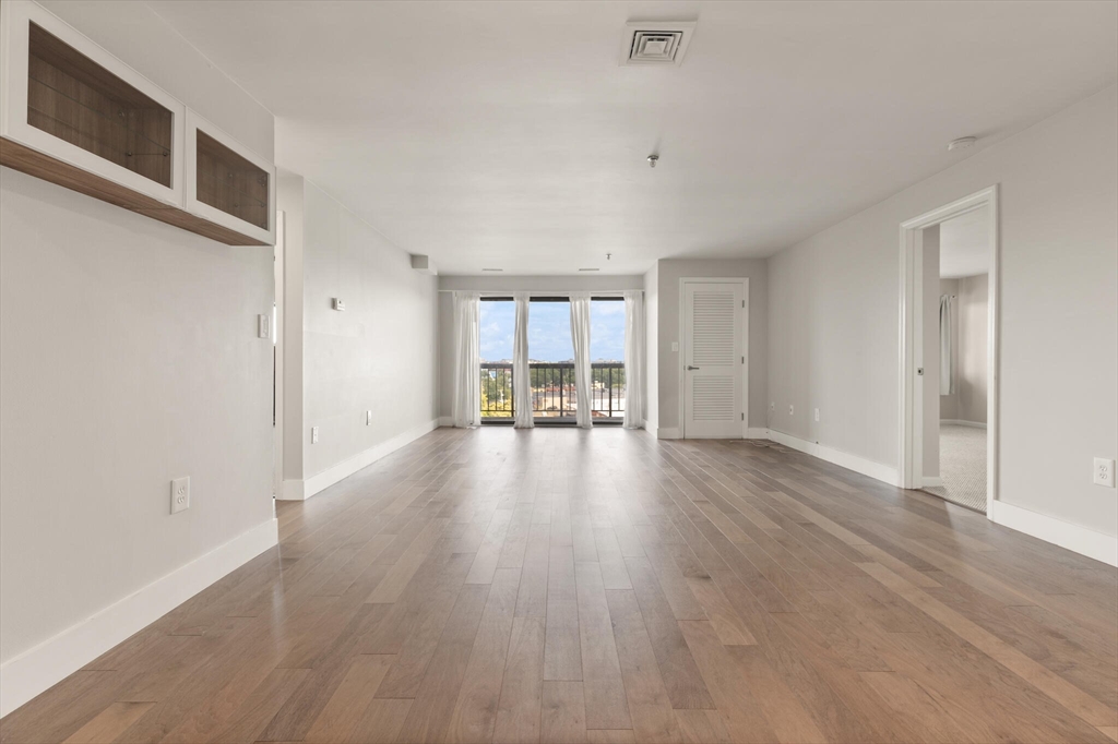 Medford, Massachusetts, 02155, United States, 2 Bedrooms Bedrooms, ,2 BathroomsBathrooms,Residential,For Sale,1934966