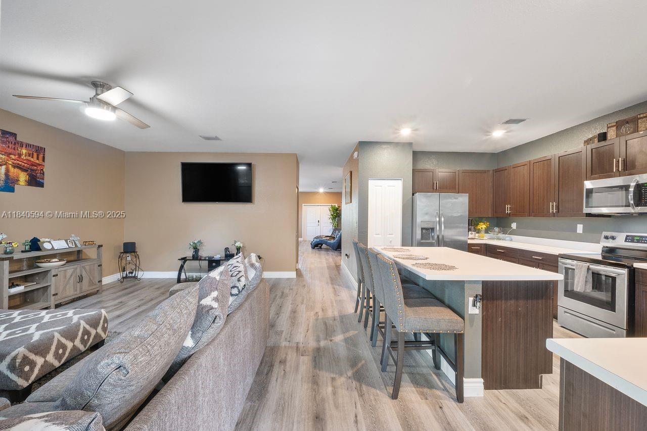 Homestead, Florida, 33032, United States, 5 Bedrooms Bedrooms, ,4 BathroomsBathrooms,Residential,For Sale,1896086